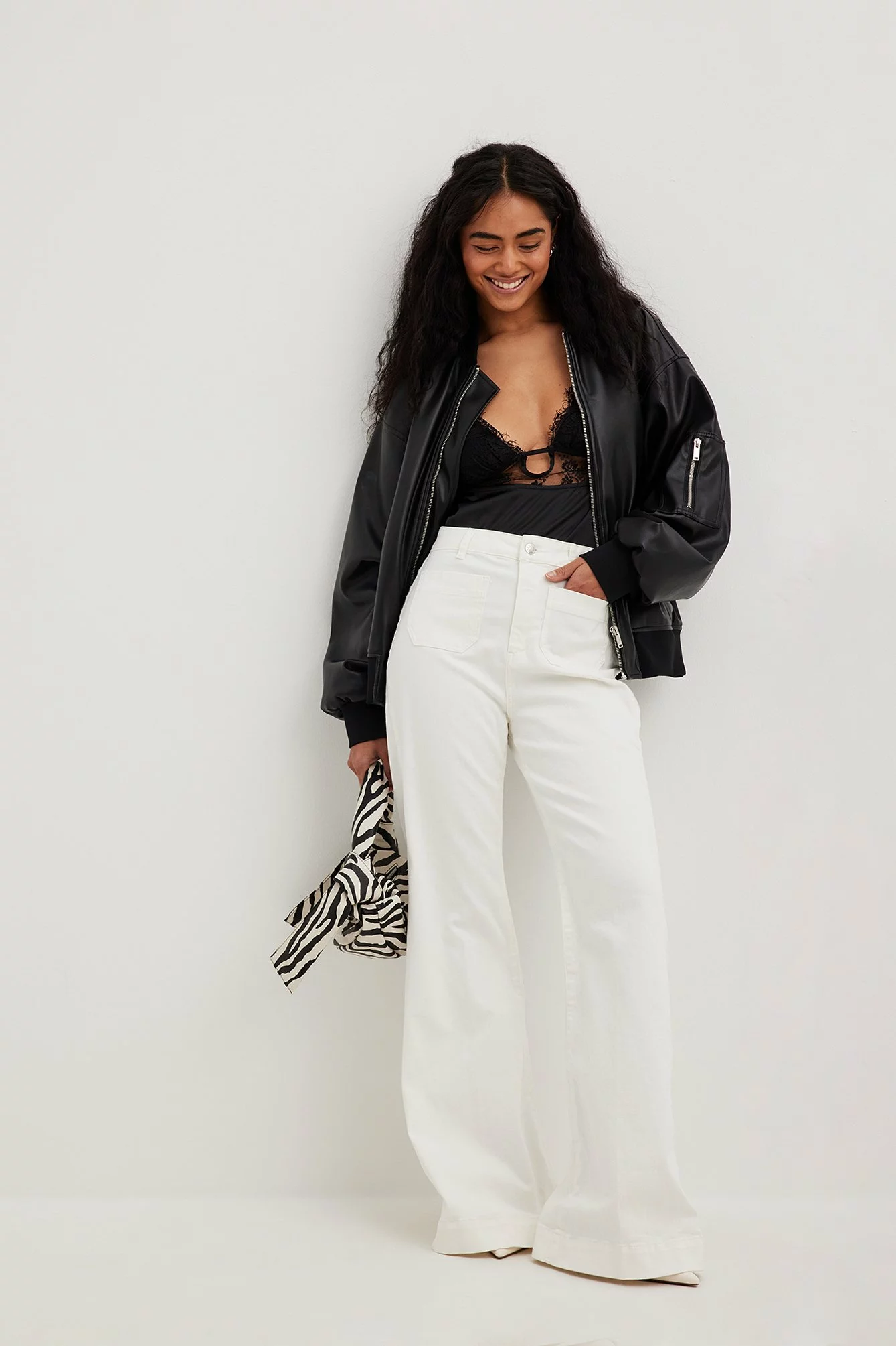 NA-KD Trend 70´s Front Pocket Wide Leg Jeans - Image 5