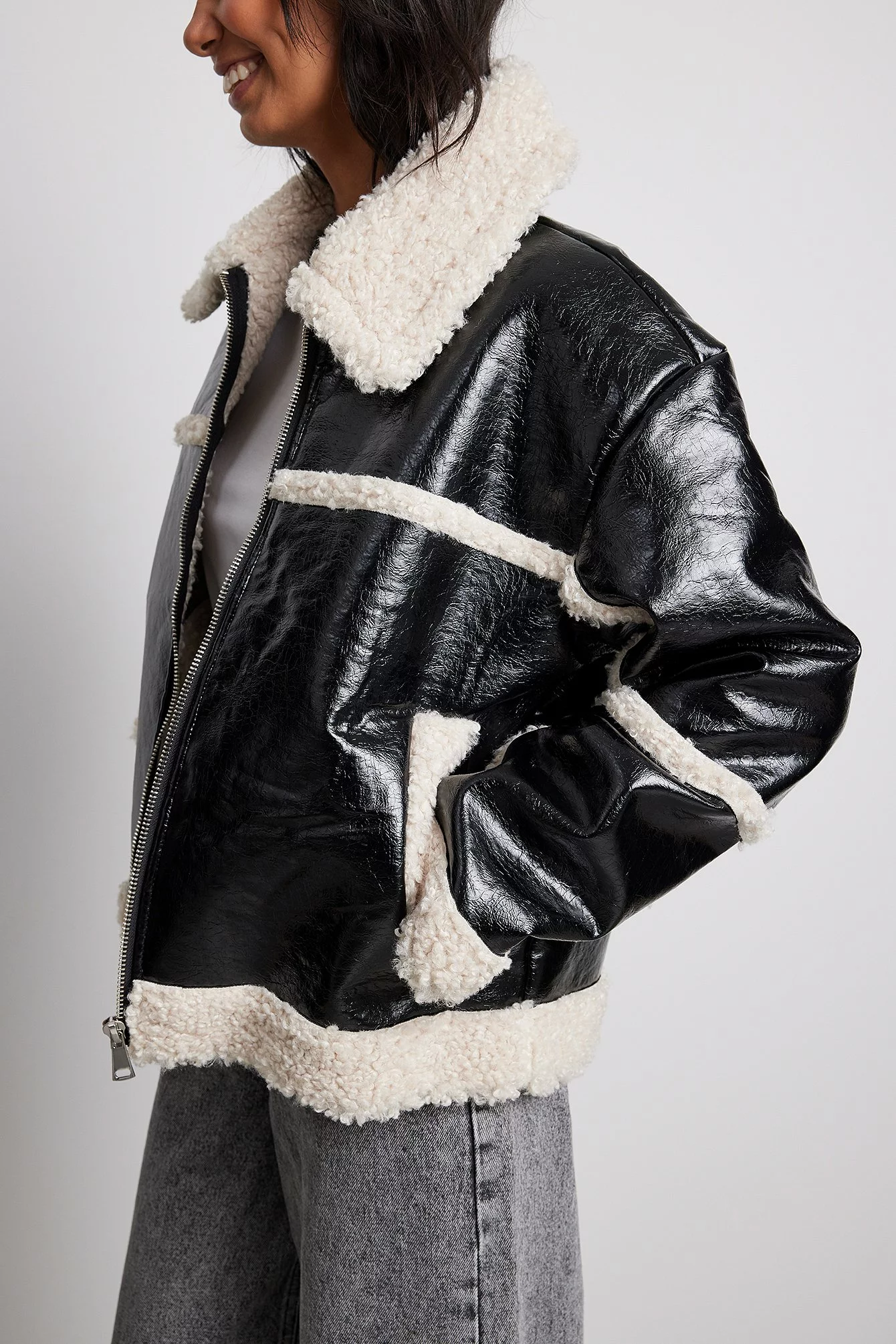 NA-KD Trend Bonded Teddy Detail Jacket - Image 4