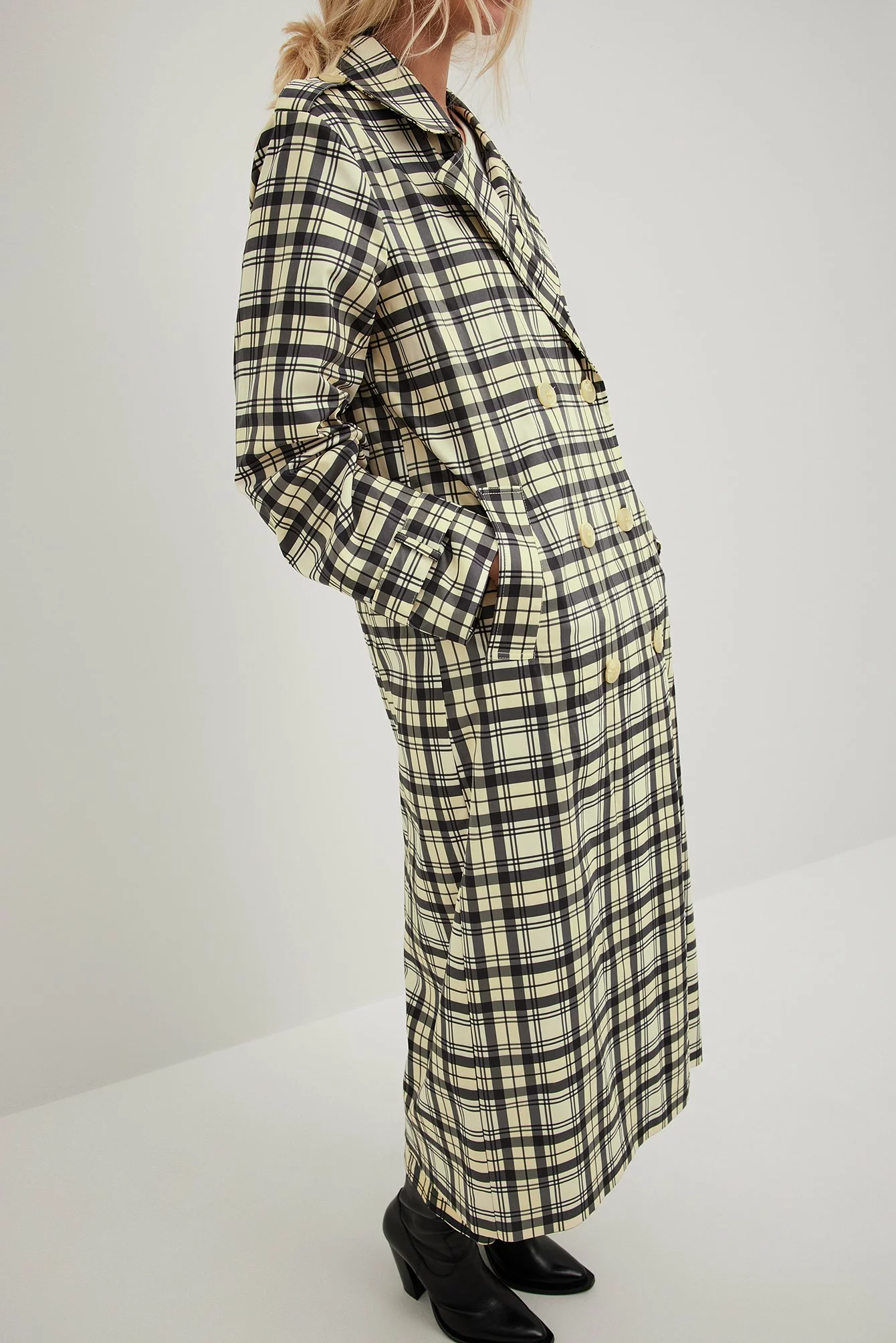 Karoline Dall X NA-KD Checked Trench Coat - Image 3