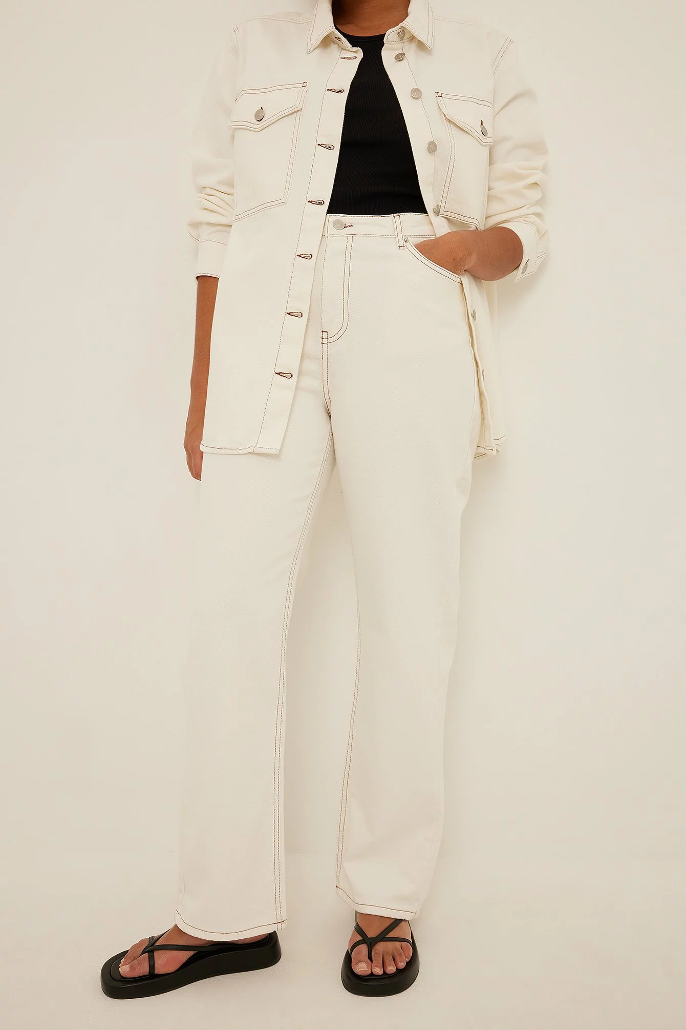 NA-KD Trend Contrast Seam Straight Jeans - Image 2