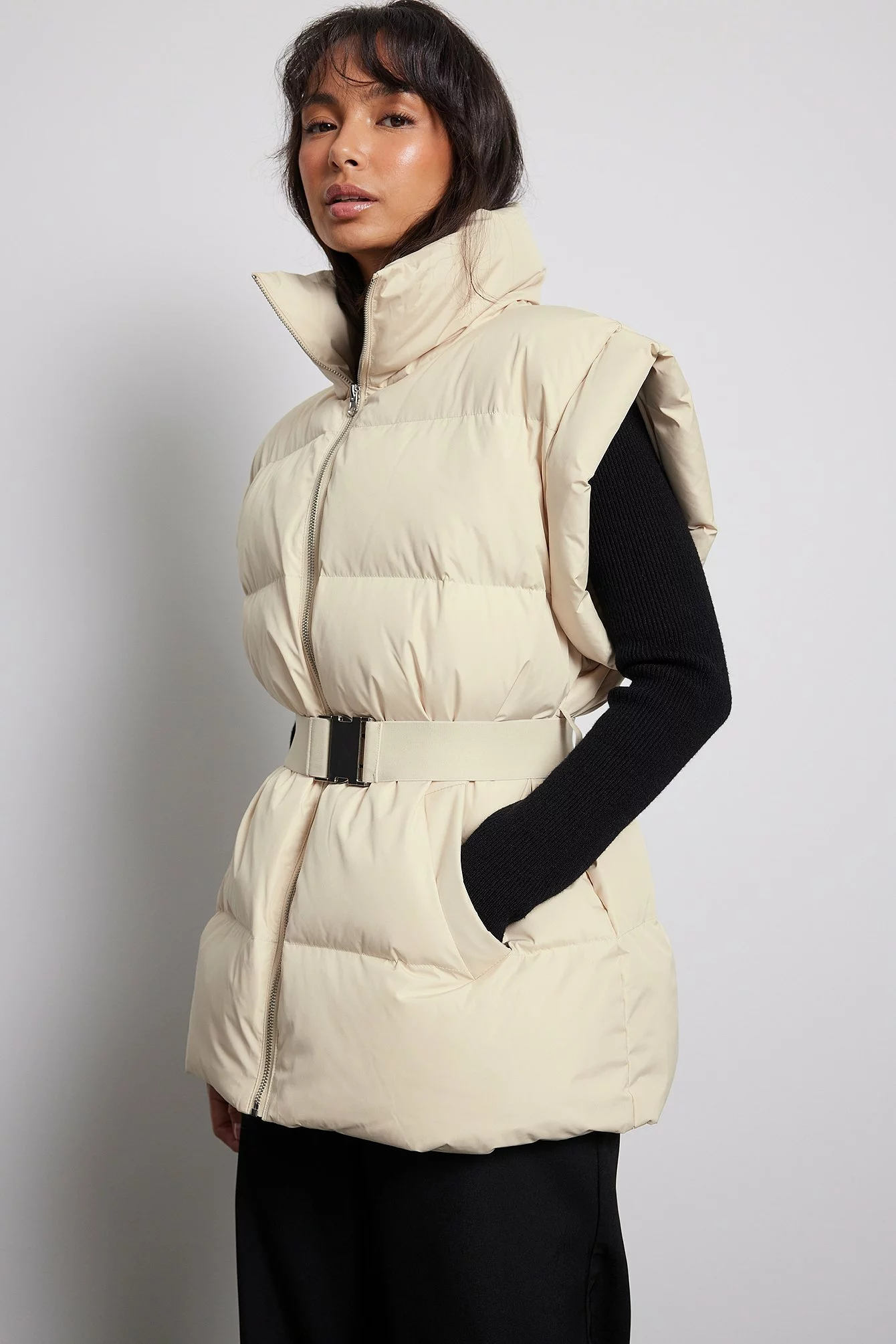 NA-KD Future Down Blend Padded Belted Vest - Image 6