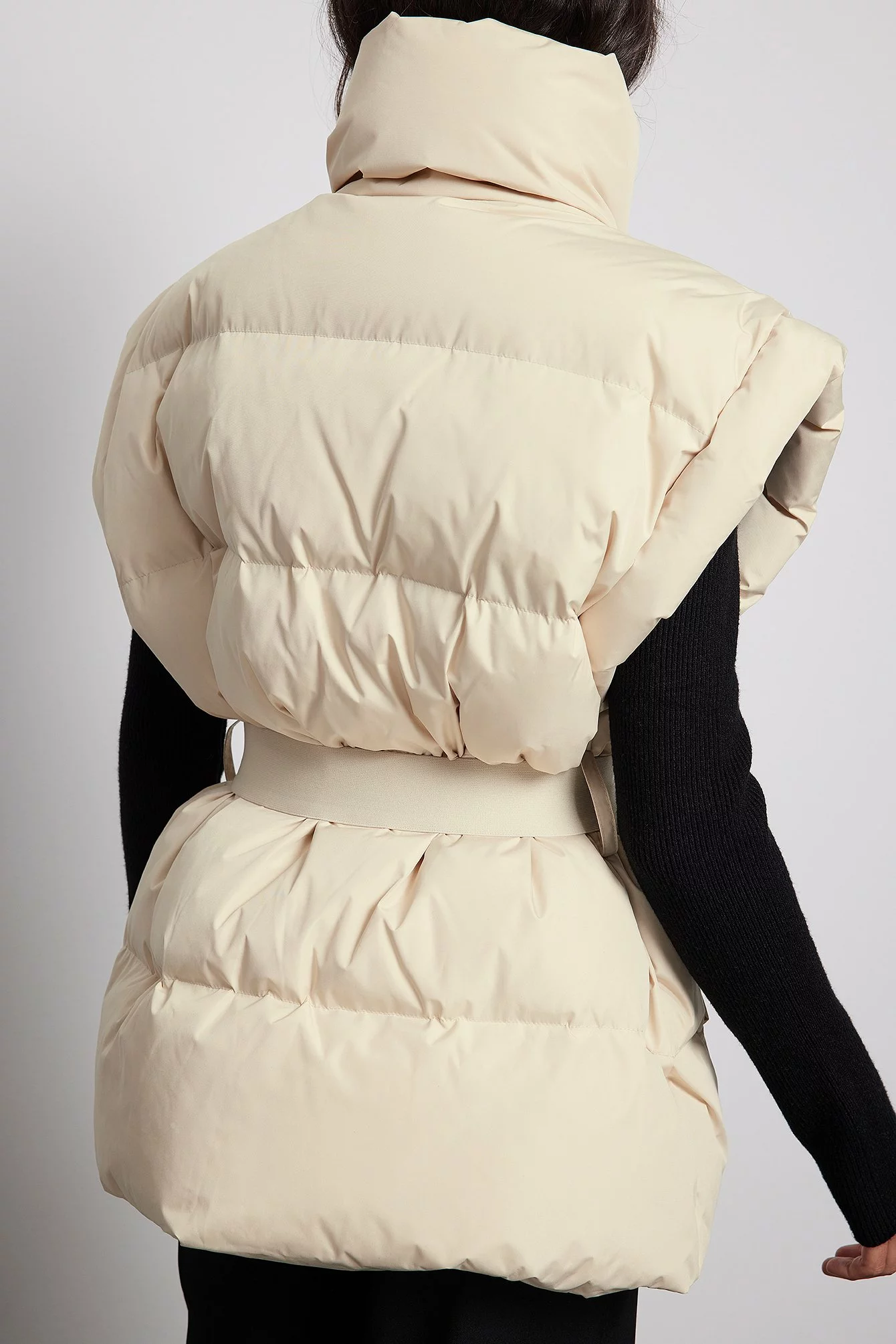 NA-KD Future Down Blend Padded Belted Vest - Image 7