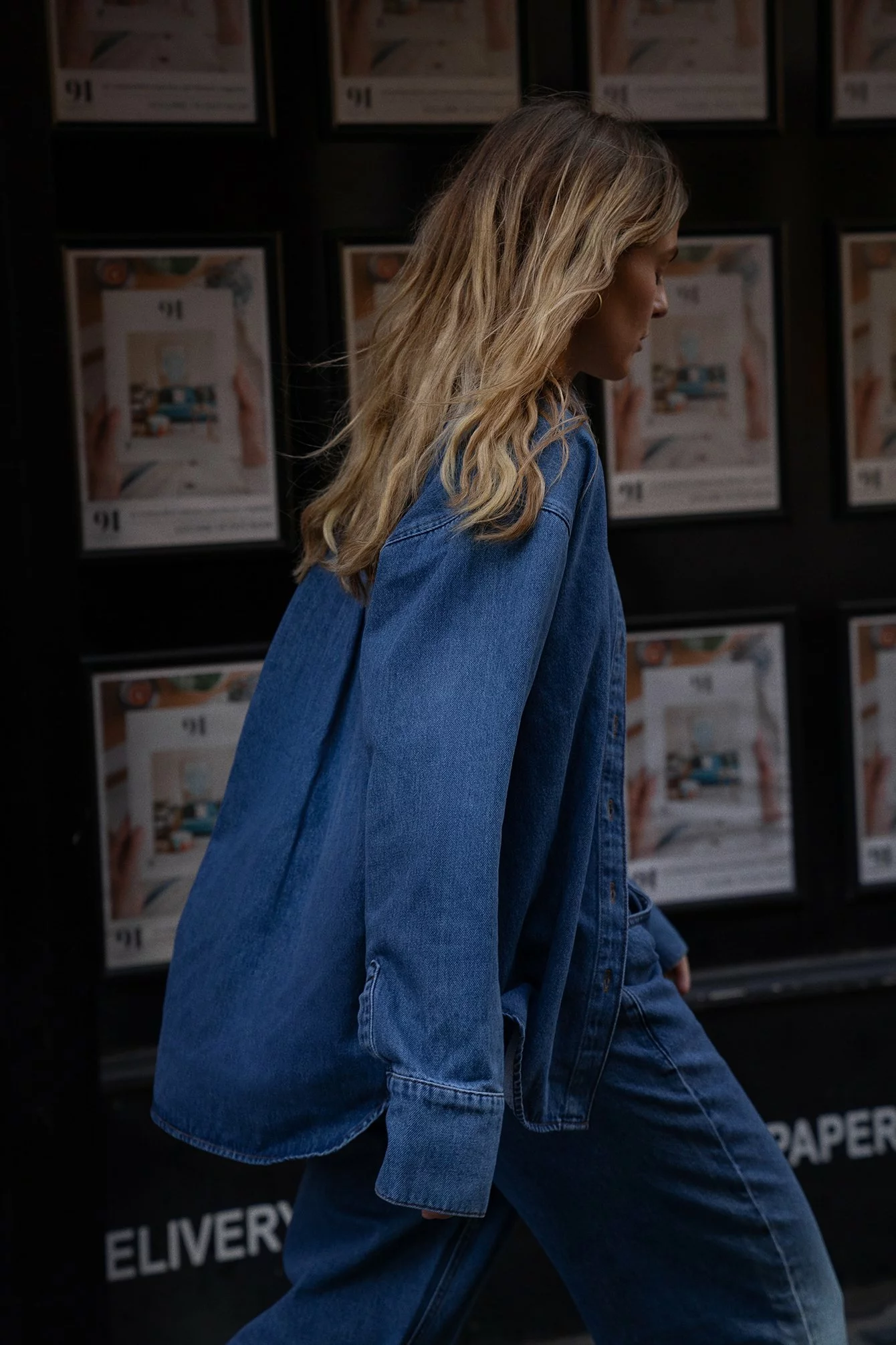 Alessa Winter X NA-KD Oversized Denim Shirt - Image 5