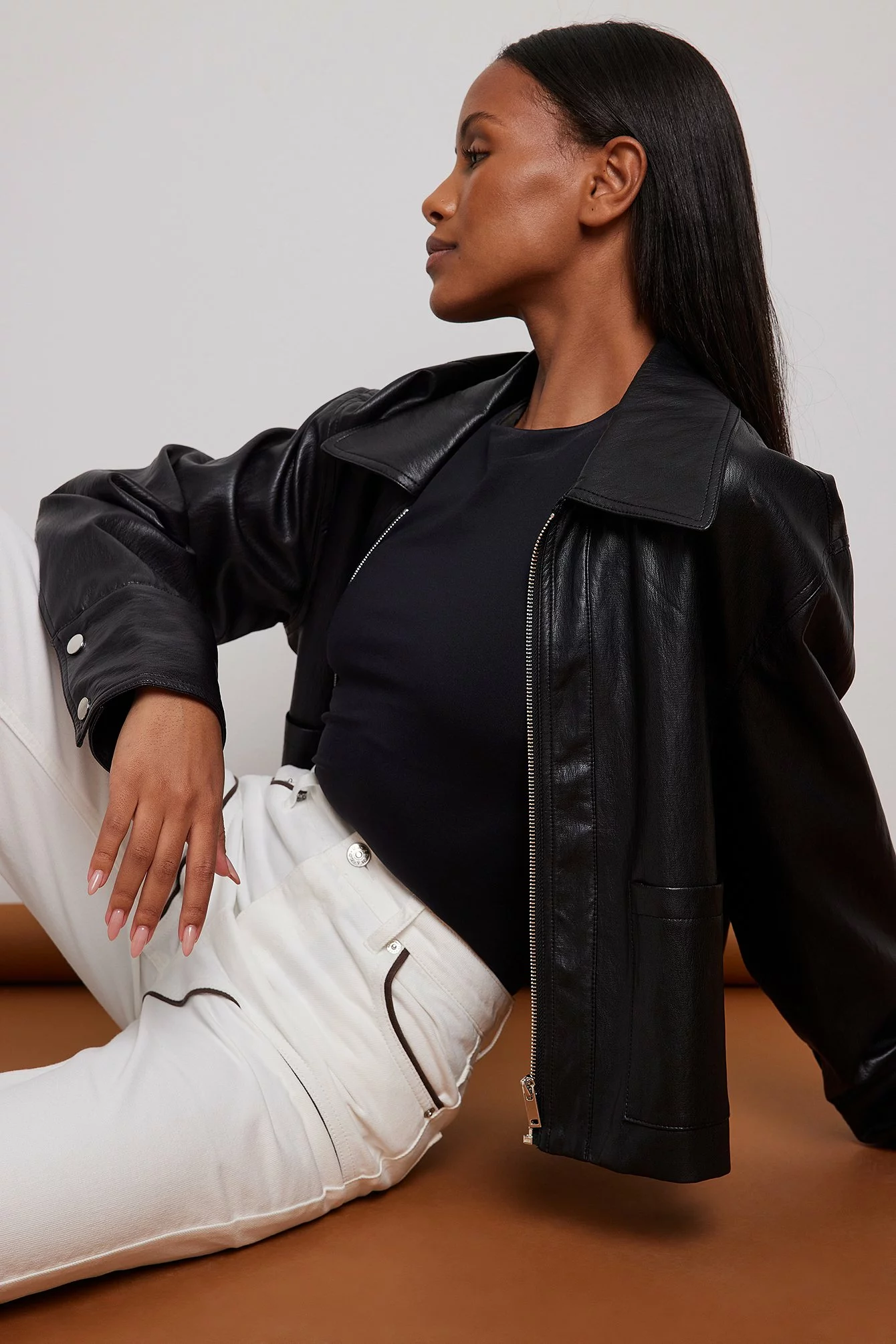 NA-KD Front Detail Contrast Seam - Image 4