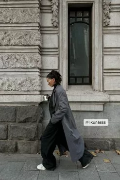 Alessa Winter X NA-KD Oversized Trenchcoat