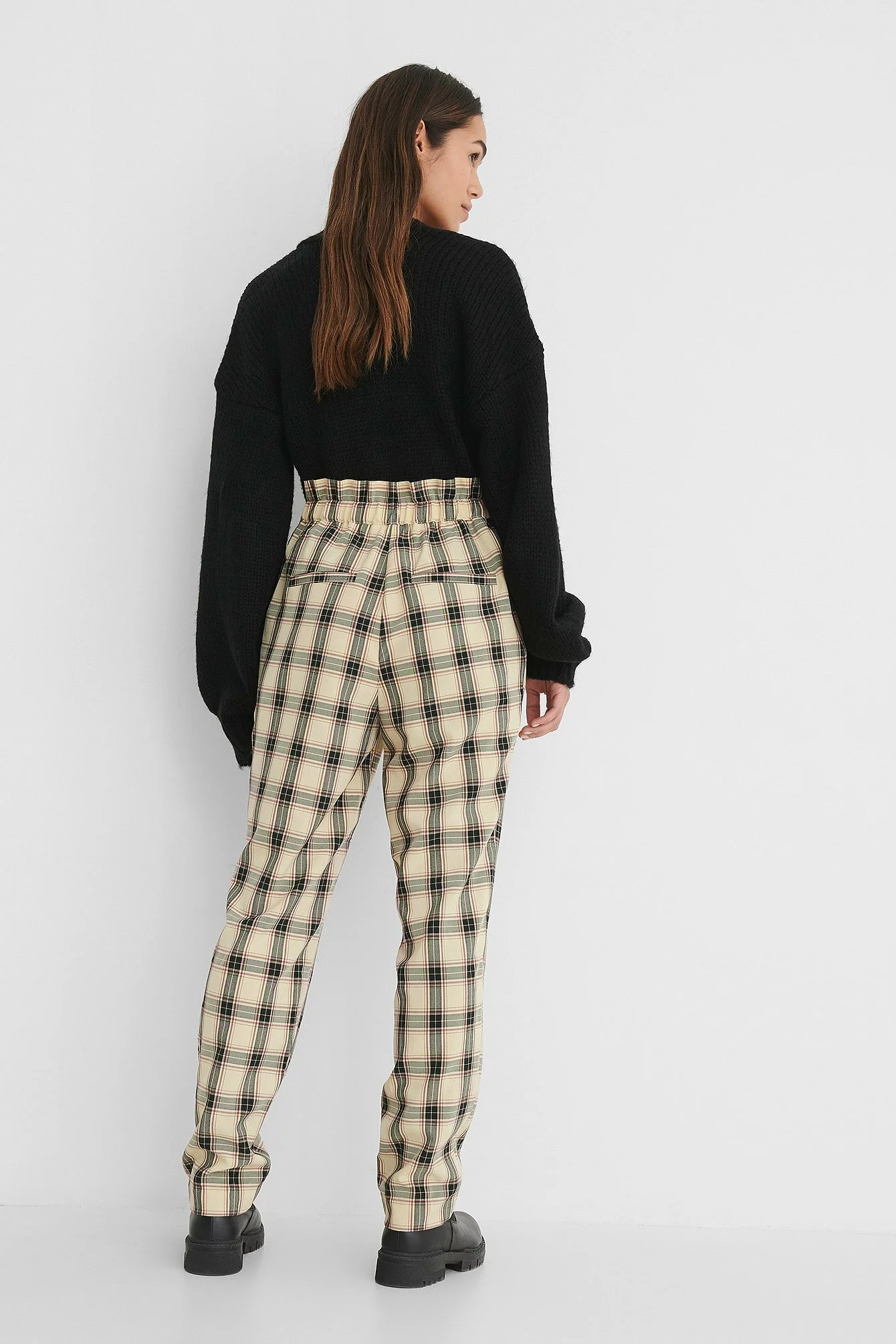 Lisa-Marie Schiffner X NA-KD Checked Frill Detail Pants - Image 4
