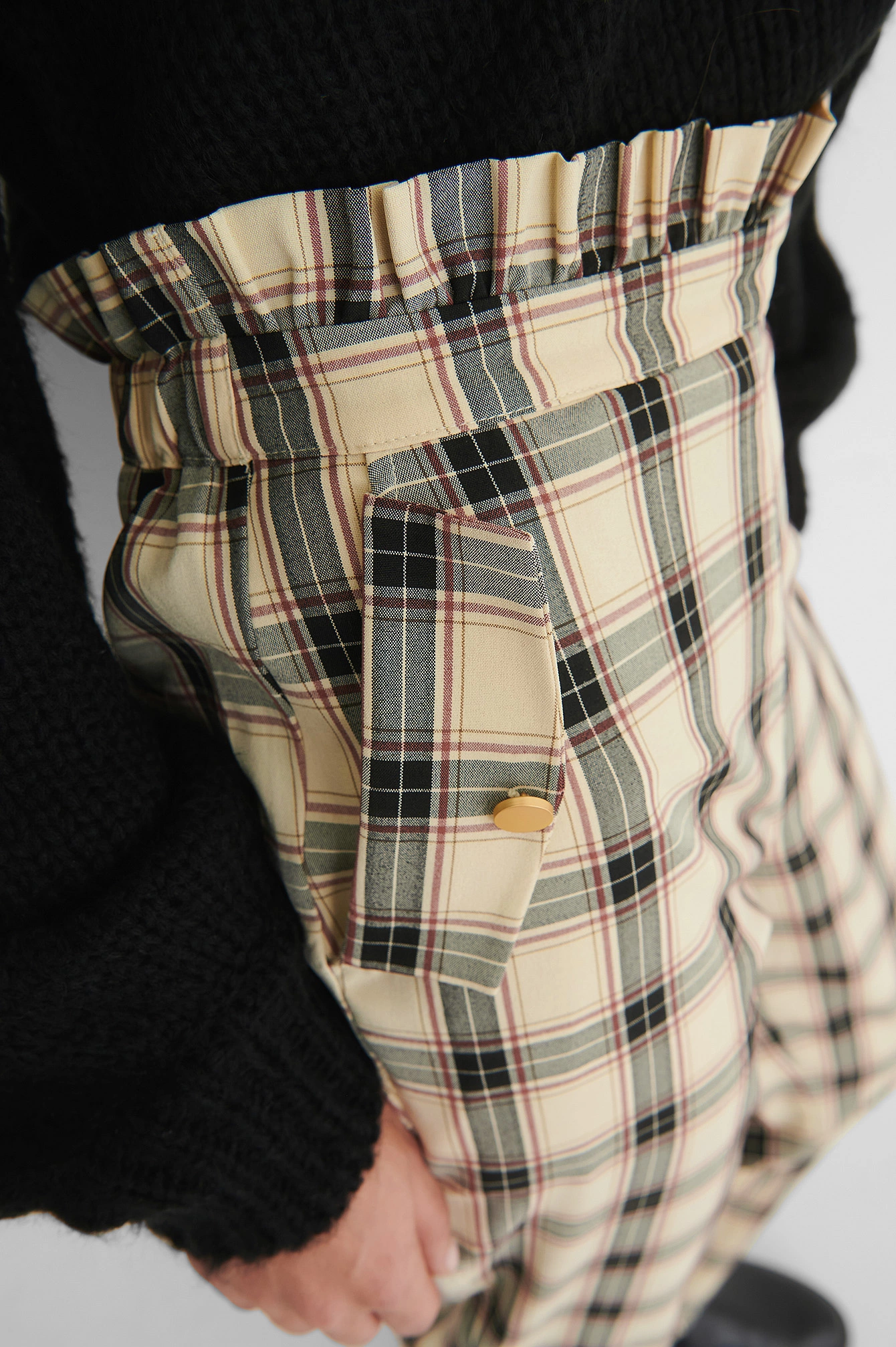 Lisa-Marie Schiffner X NA-KD Checked Frill Detail Pants - Image 5