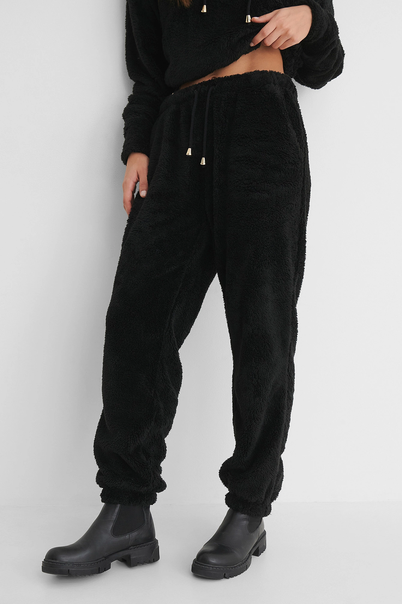 Lisa-Marie Schiffner X NA-KD Teddy Drawstring Jogger Pants - Image 9