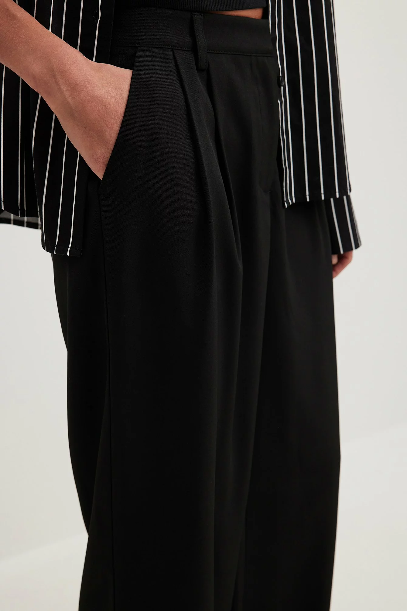 NA-KD Trend Low Waist Pleated Suit Pants - Image 17