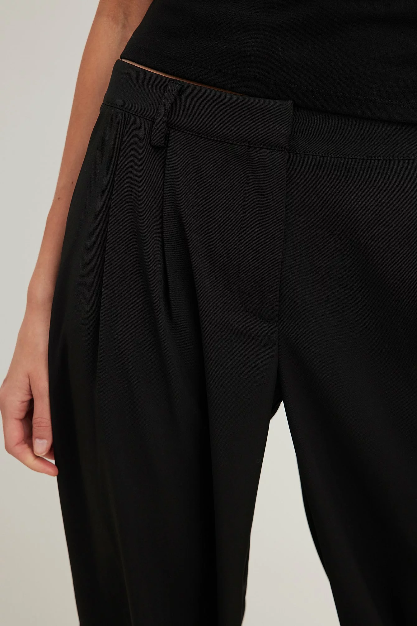 NA-KD Trend Low Waist Pleated Suit Pants - Image 15