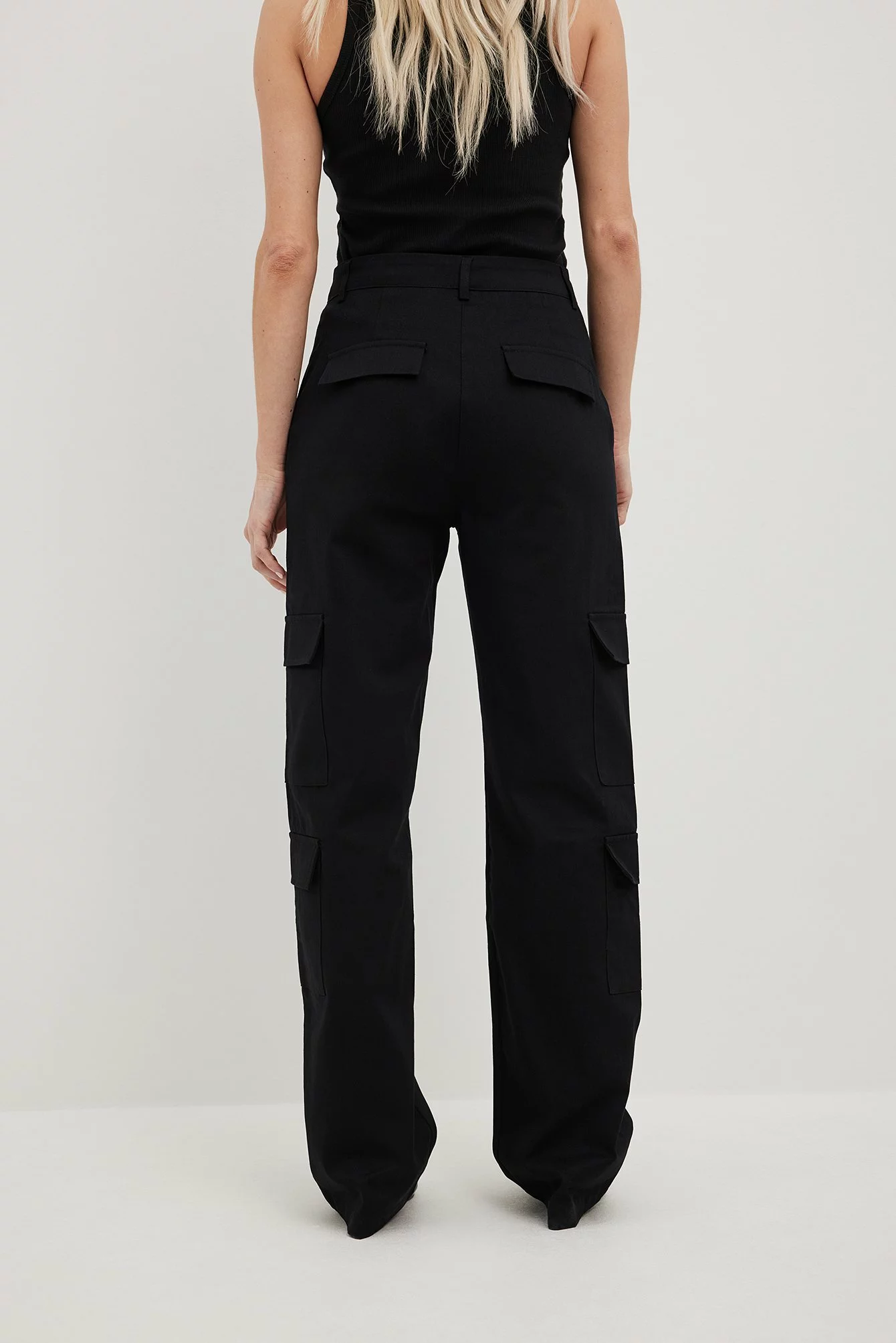 NA-KD Trend Mid Waist Cargo Pocket Pants - Image 2