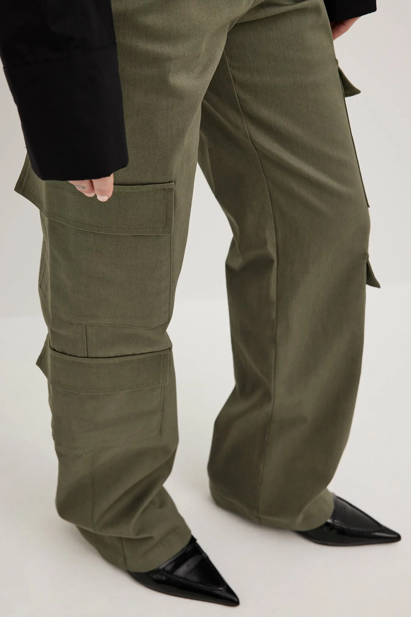 NA-KD Trend Mid Waist Cargo Pocket Pants - Image 8