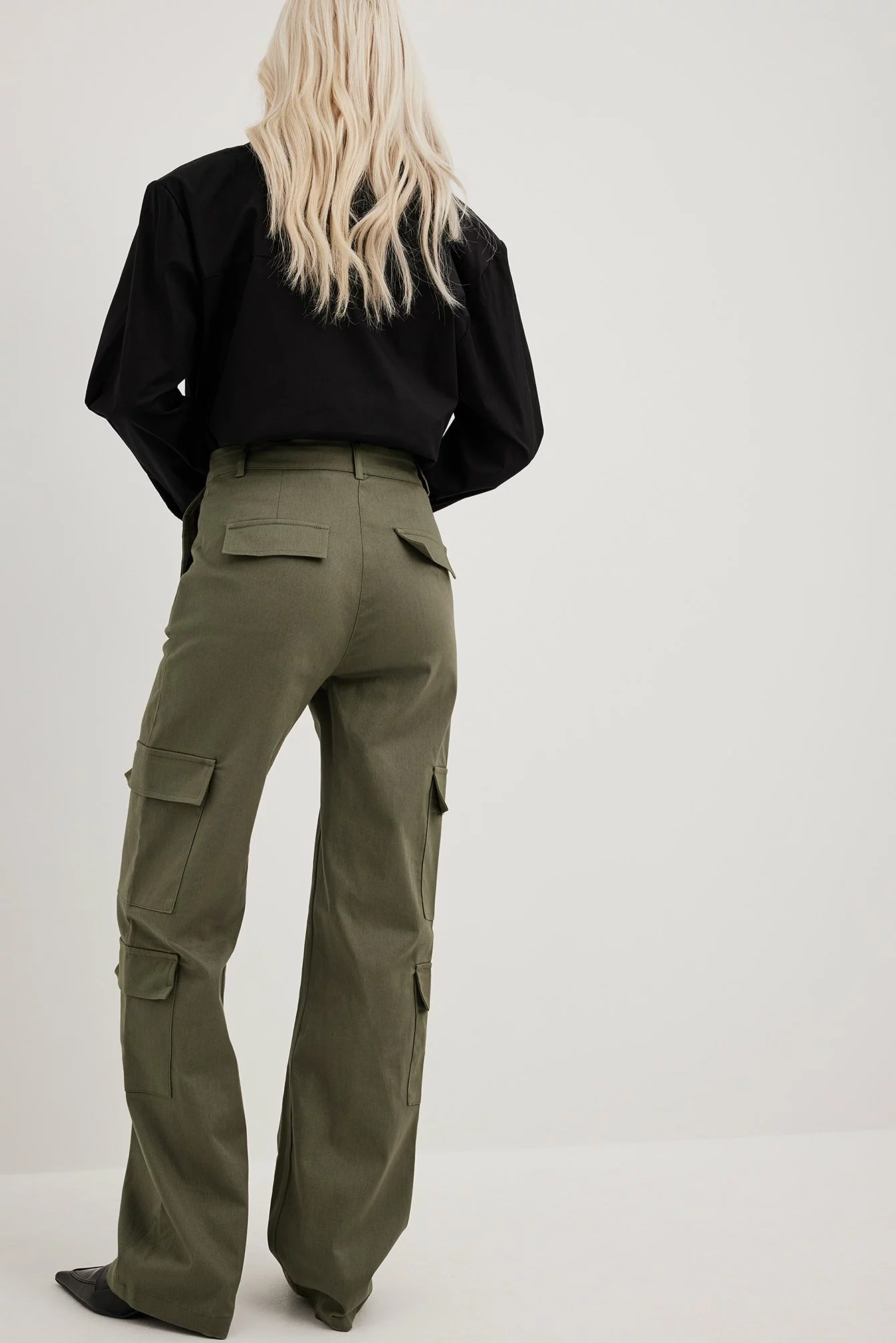 NA-KD Trend Mid Waist Cargo Pocket Pants - Image 6