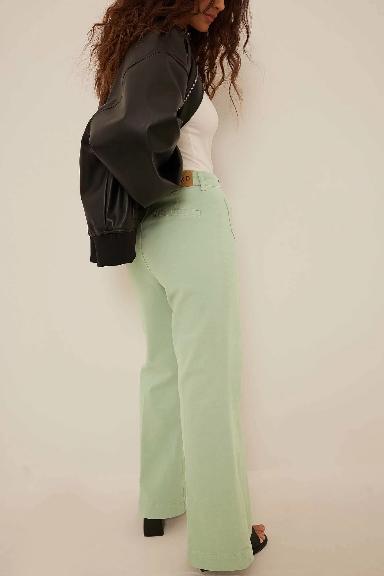 NA-KD Trend 70´s Front Pocket Wide Leg Jeans - Image 10