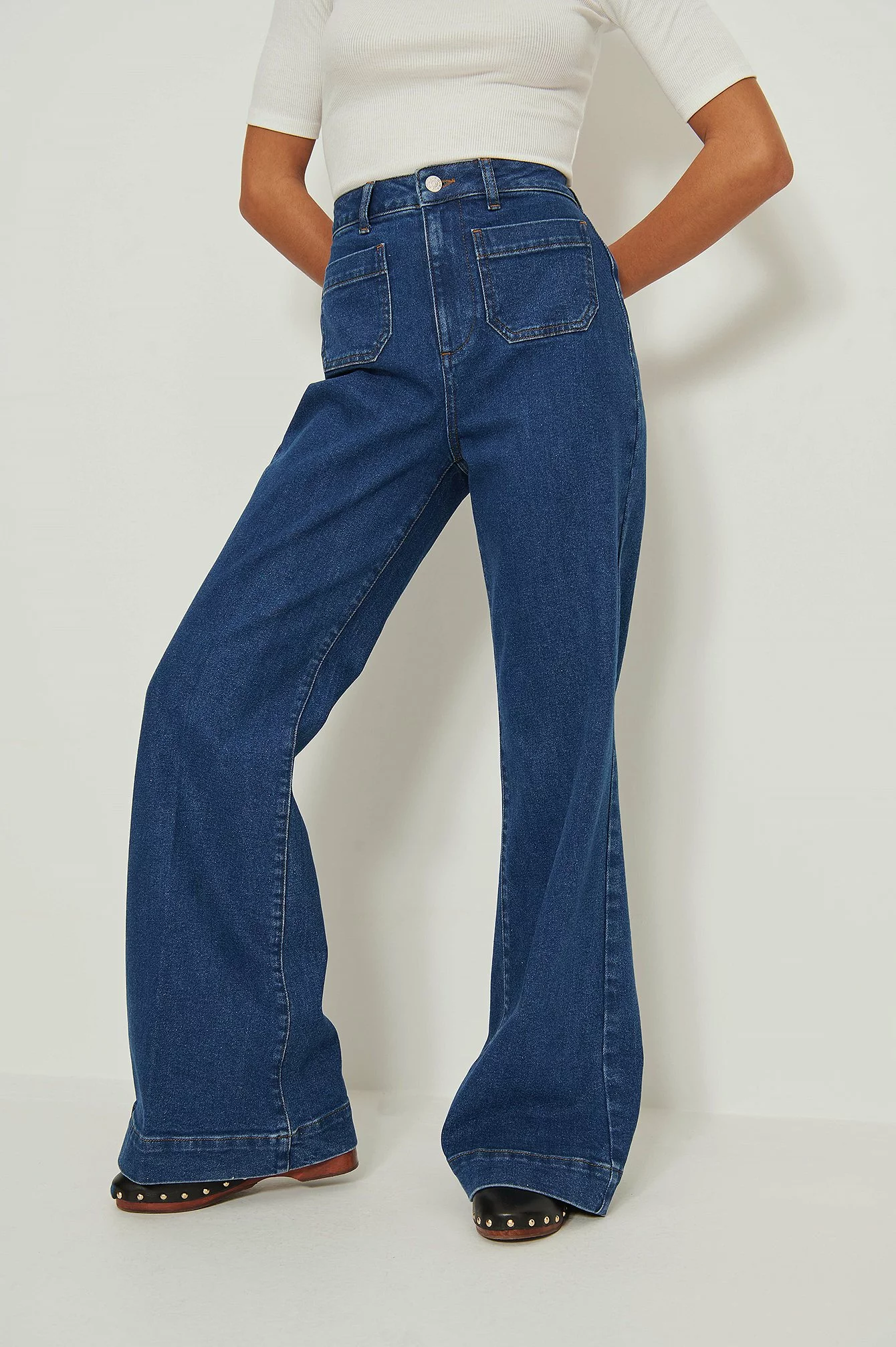 NA-KD Trend 70´s Front Pocket Wide Leg Jeans - Image 3