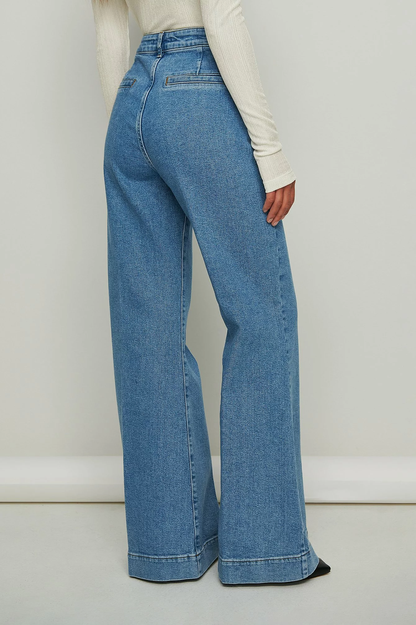 NA-KD Trend 70´s Front Pocket Wide Leg Jeans - Image 14