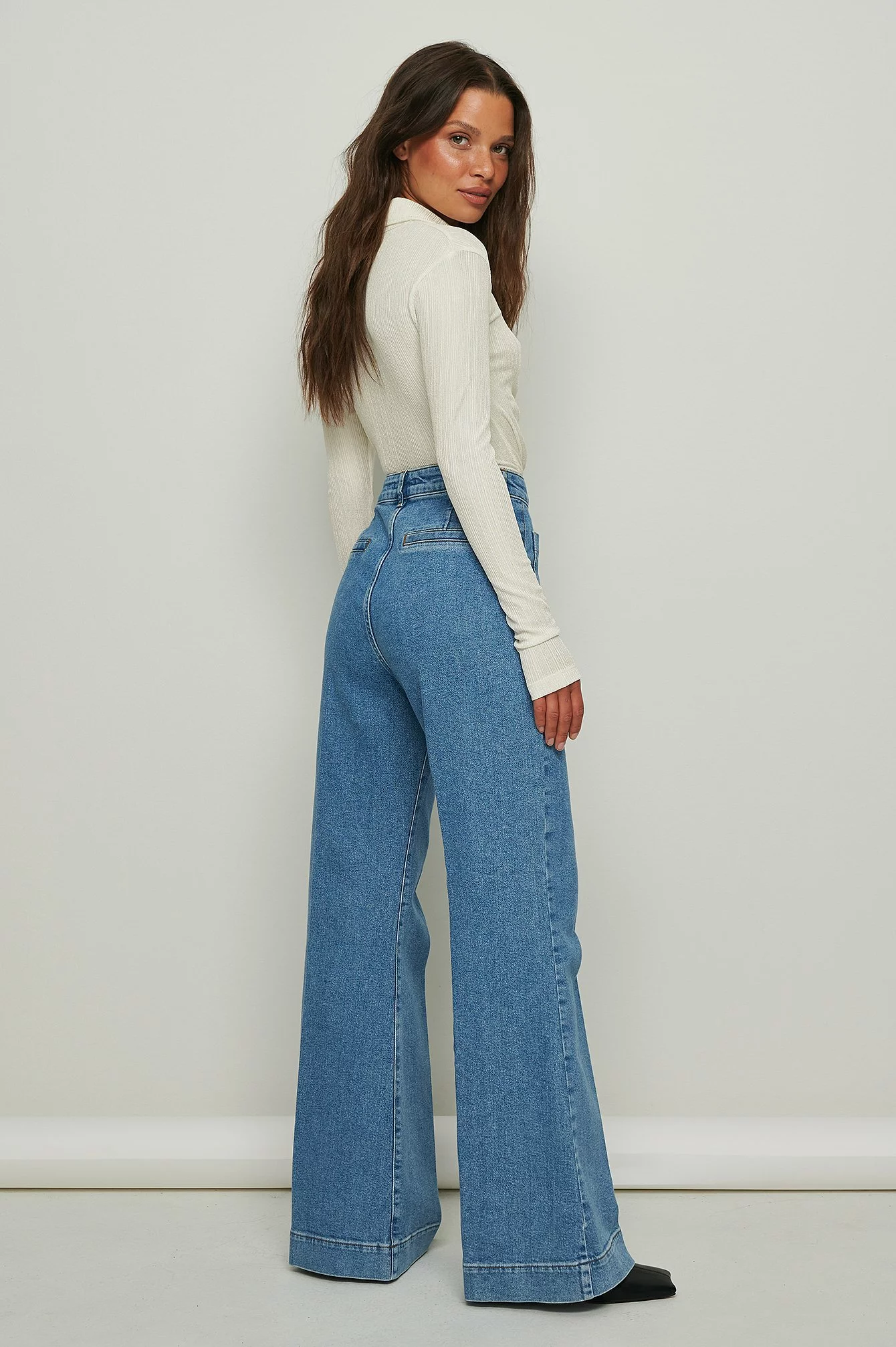 NA-KD Trend 70´s Front Pocket Wide Leg Jeans - Image 16