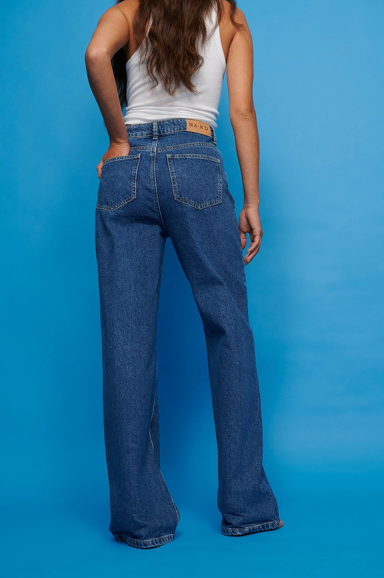 NA-KD Trend Asymmetric Closure Wide Leg Jeans - Image 4
