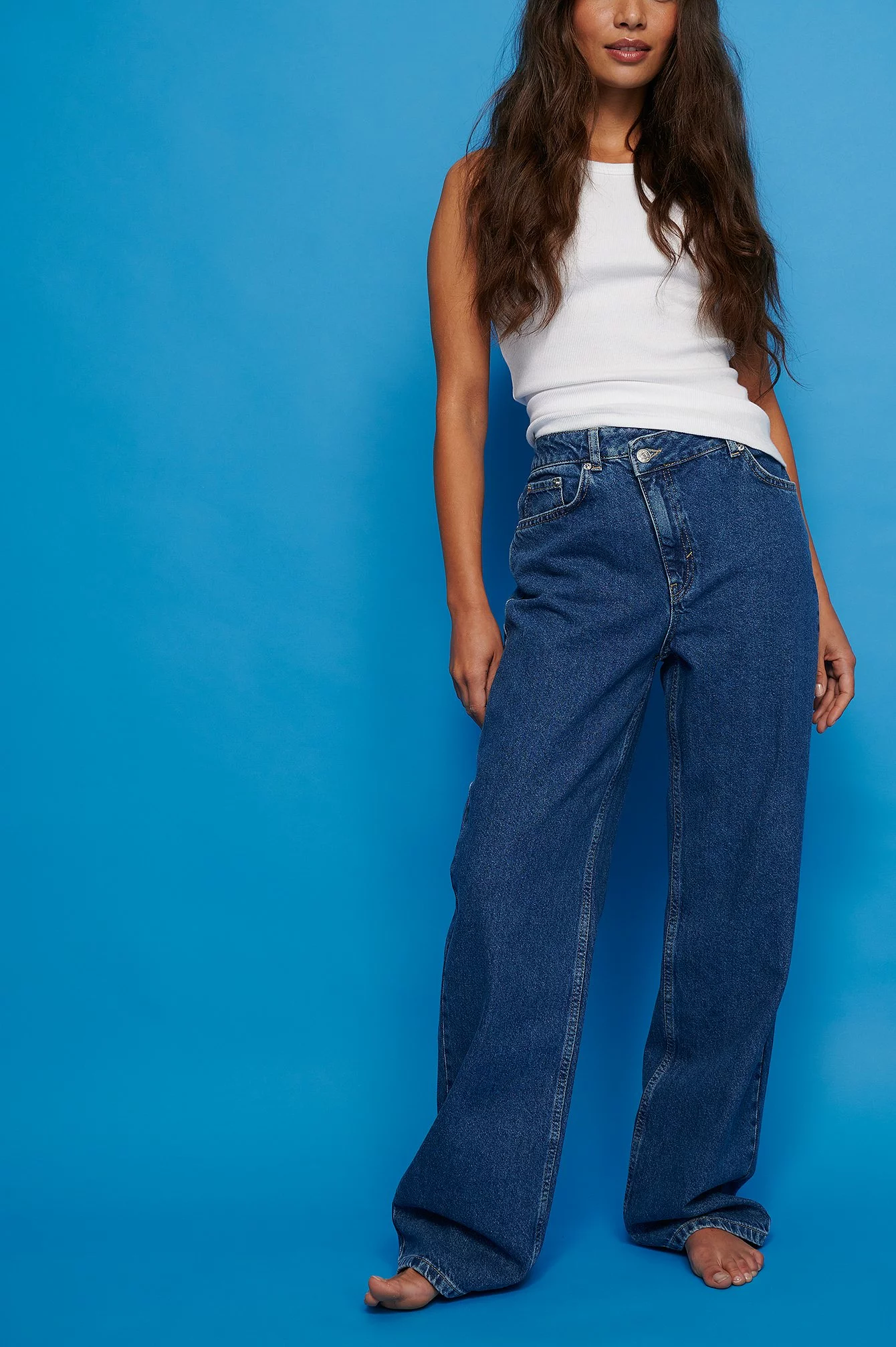 NA-KD Trend Asymmetric Closure Wide Leg Jeans - Image 3