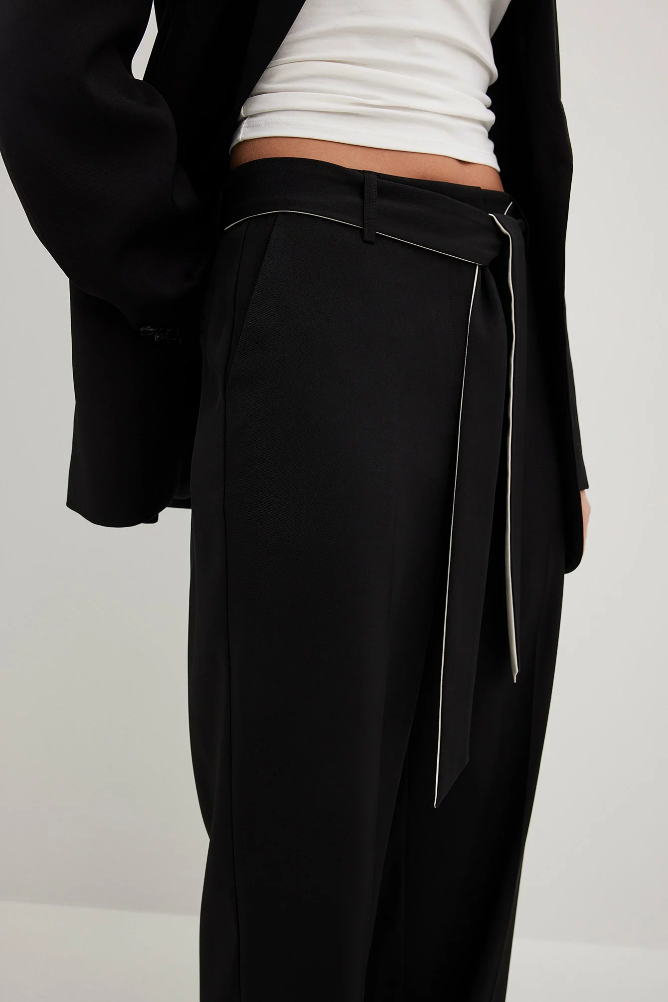 Jessica Haller X NA-KD Belted Suit Trousers - Image 3