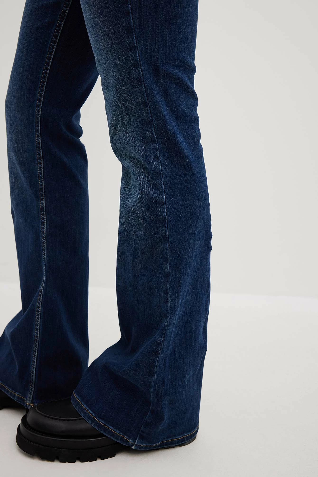 NA-KD Flared High Waist Stretch Jeans - Image 19