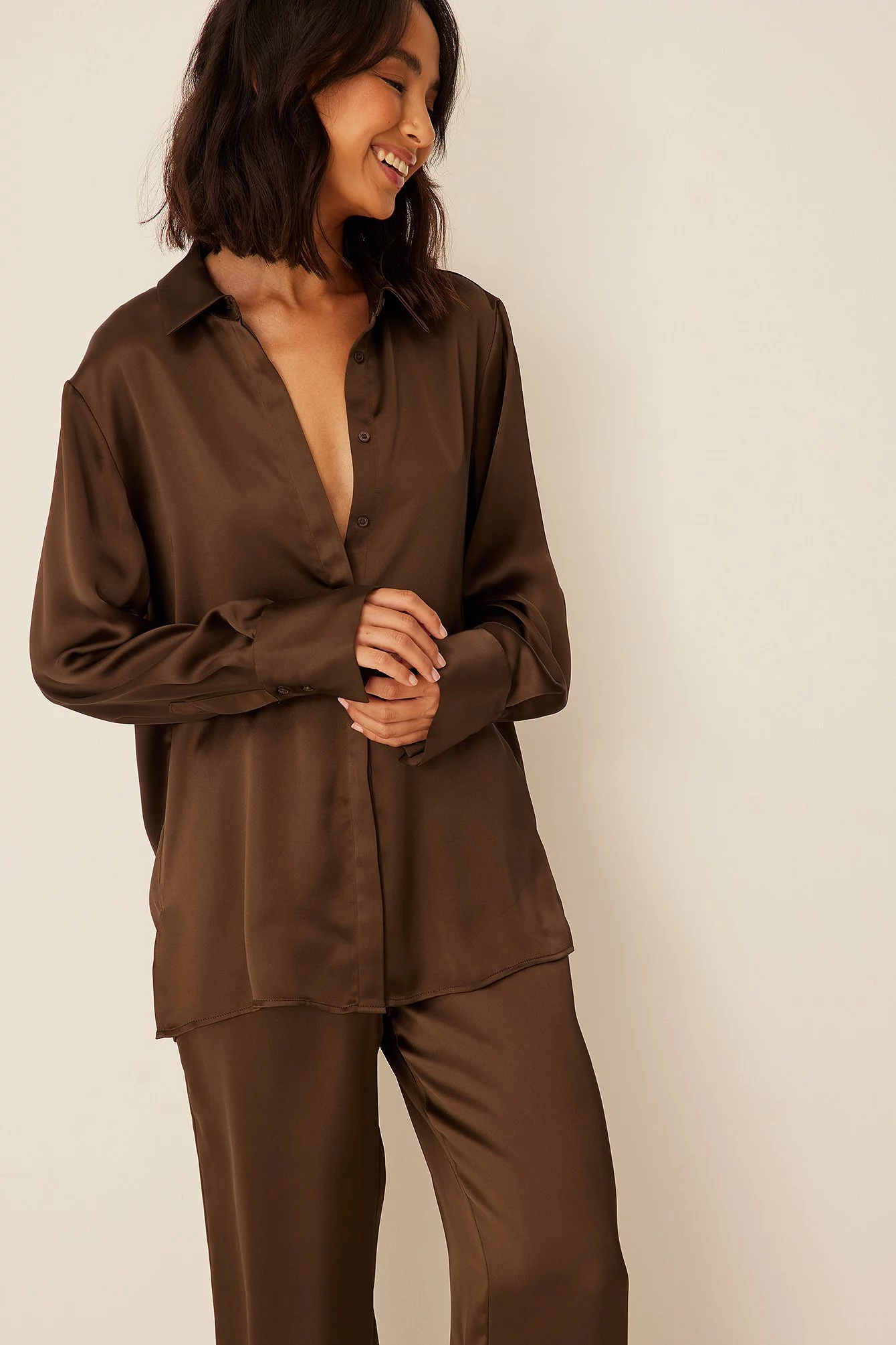 Klara Montes X NA-KD Boxy Satin Shirt