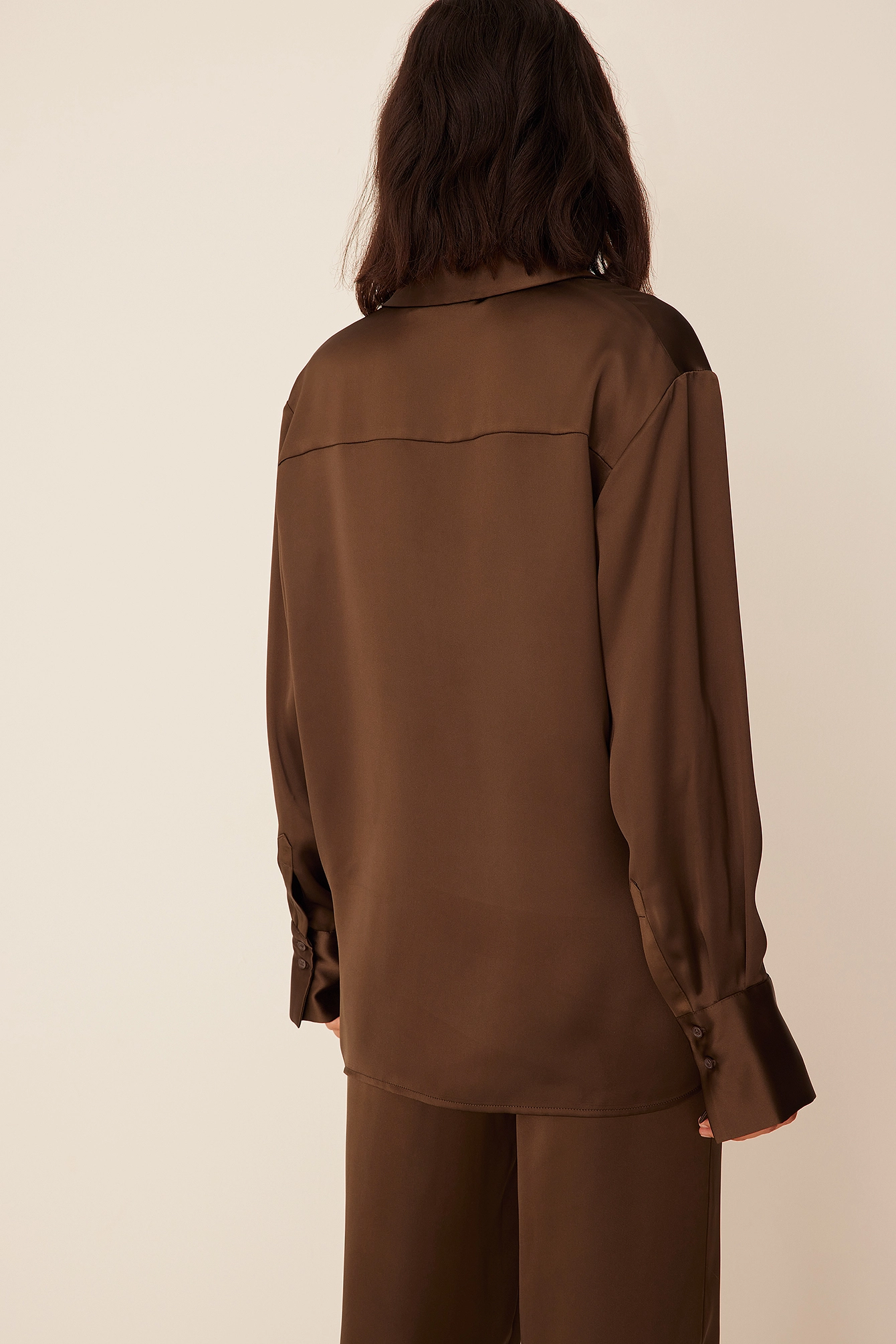 Klara Montes X NA-KD Boxy Satin Shirt - Image 2