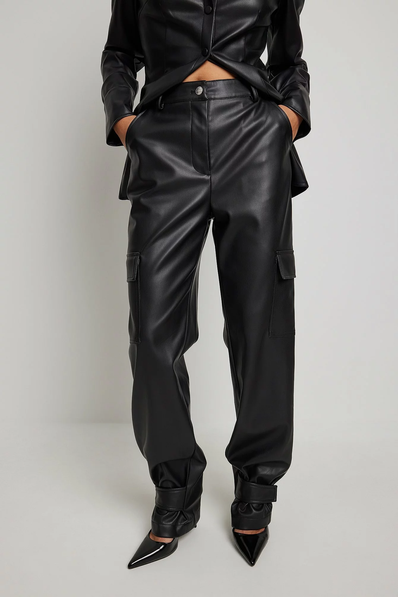 NA-KD Trend Button Detailed Cargo Pants - Image 4