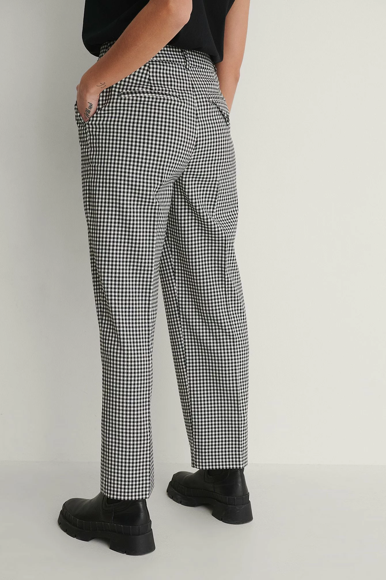 NA-KD Classic Check Cropped Pants - Image 3