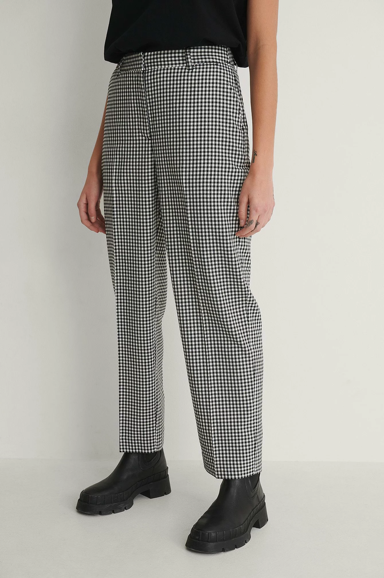 NA-KD Classic Check Cropped Pants - Image 4