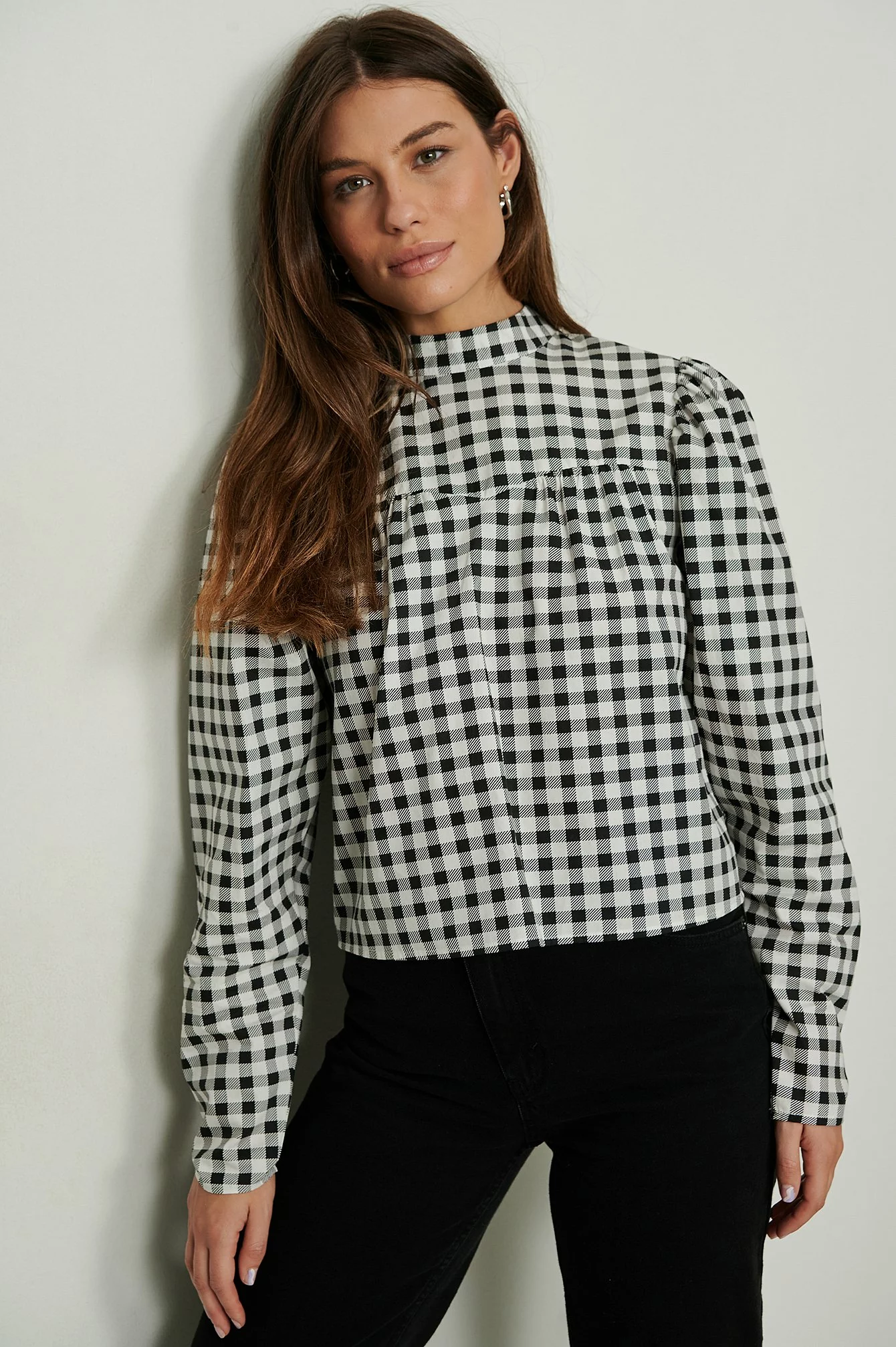 NA-KD Checked High Neck Blouse - Image 3
