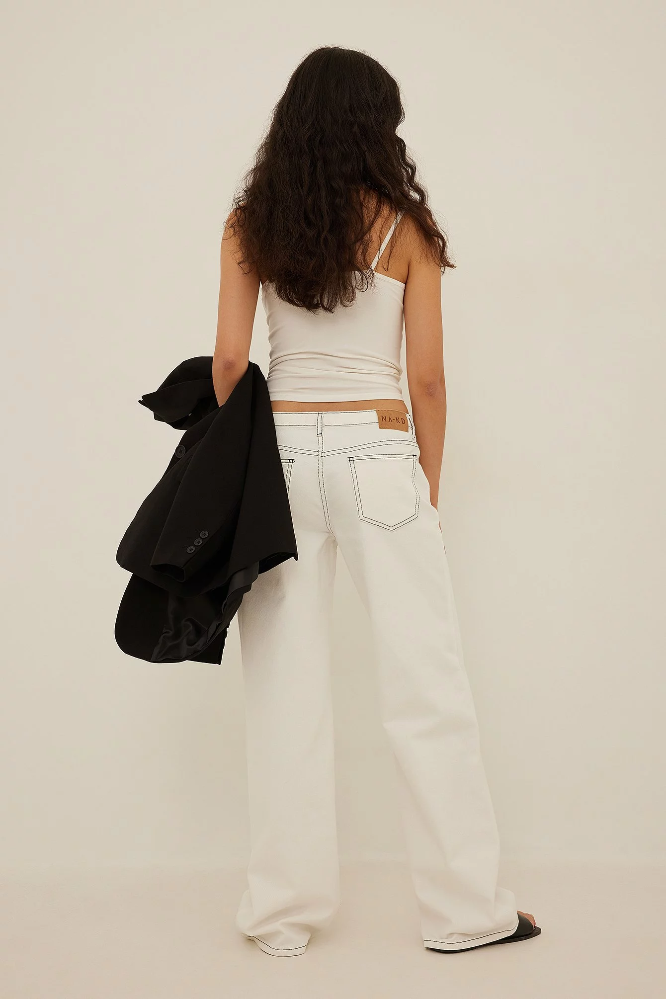 NA-KD Trend Contrast Seam Low Waist Jeans - Image 2