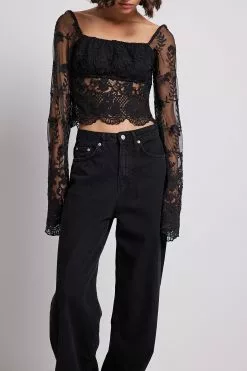 NA-KD Party Cup Detail Lace Blouse