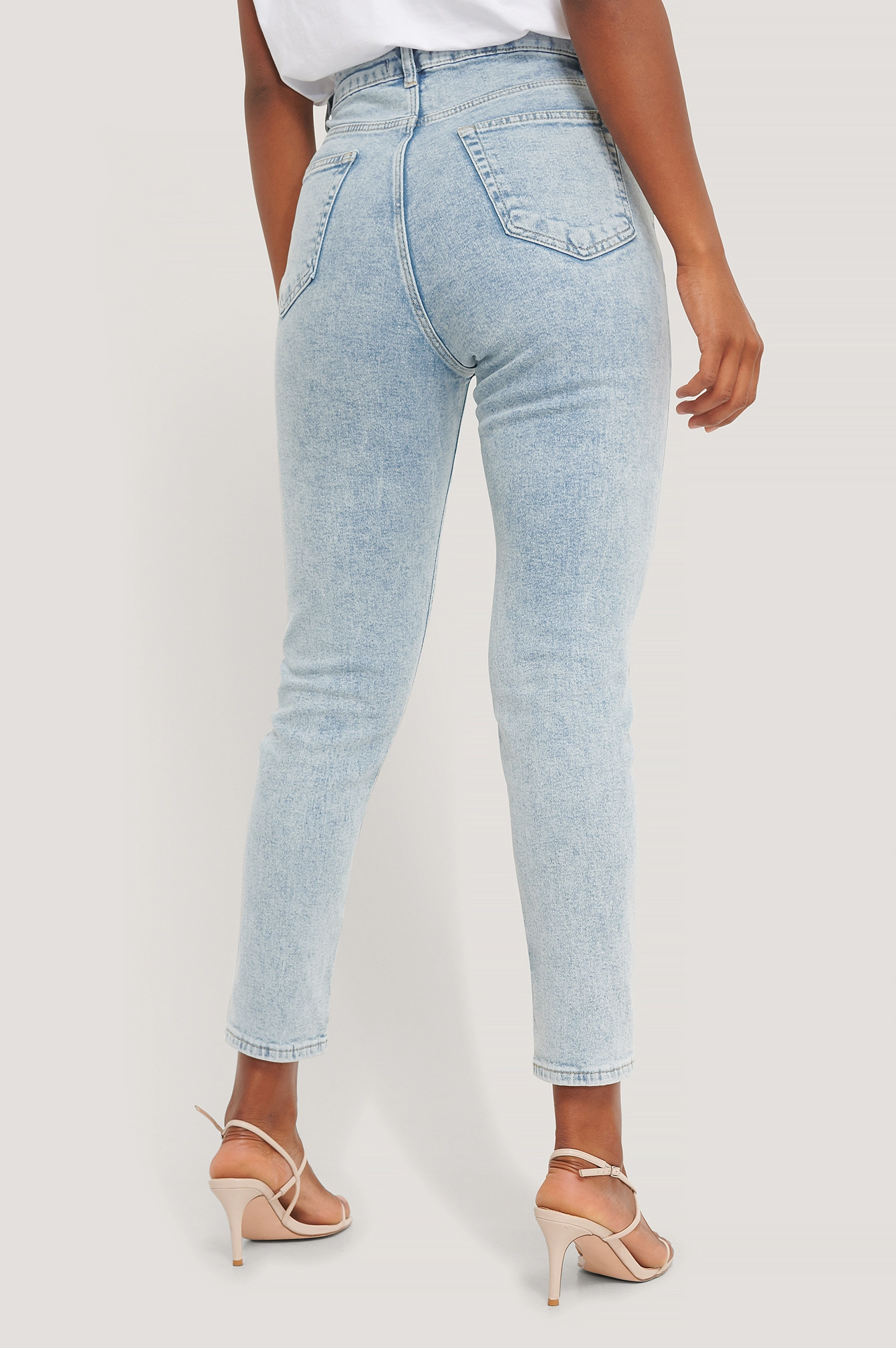 NA-KD Destroyed Slim High Waist Jeans - Image 4