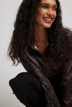 NA-KD Trend Fitted Satin Shirt