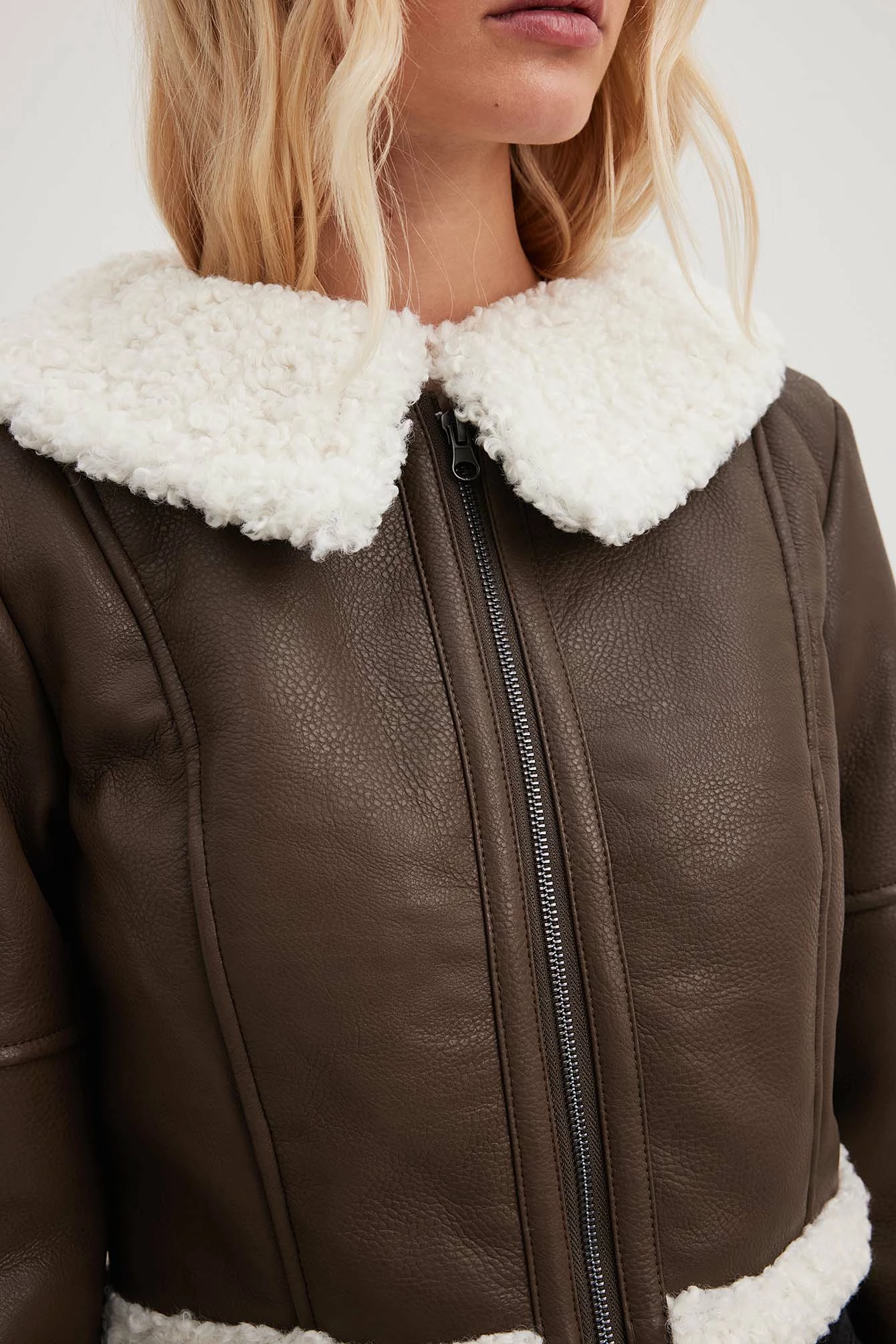 Sofia Coelho X NA-KD Fitted Shearling Jacket - Image 4