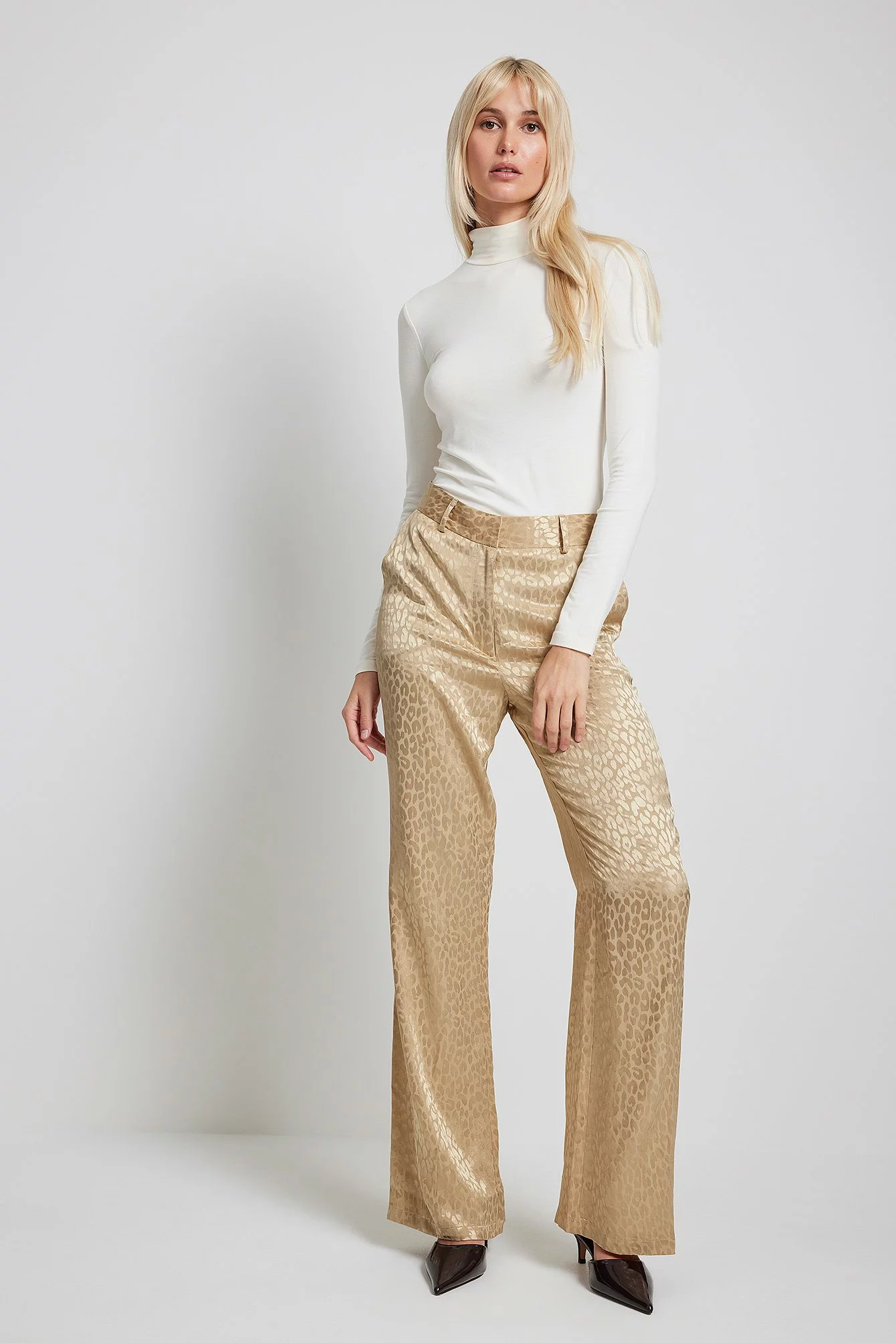 NA-KD Party Flared High Waist Jacquard Suit Pants - Image 6