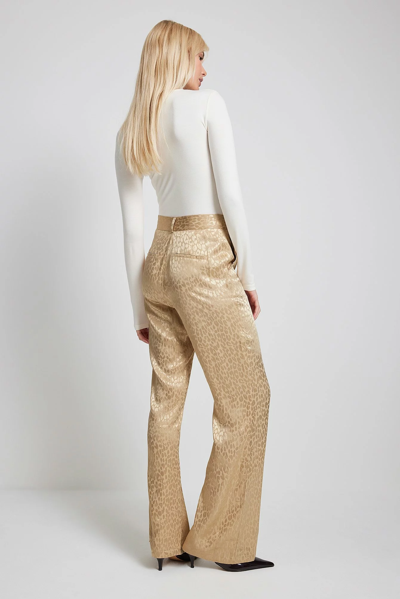 NA-KD Party Flared High Waist Jacquard Suit Pants - Image 7