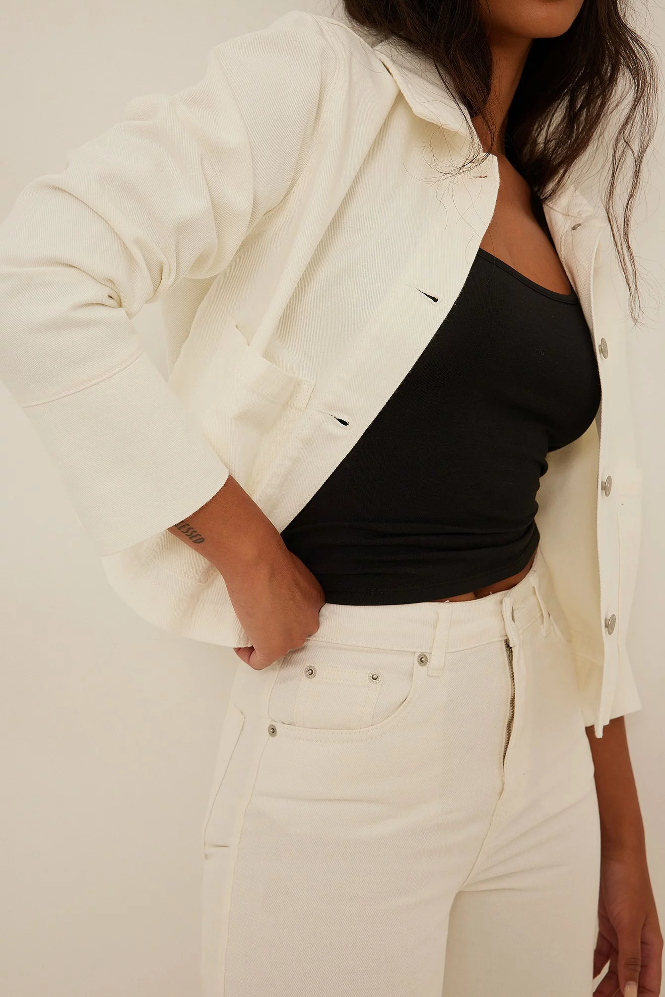 NA-KD Front Pocket Cropped Denim Jacket - Image 4