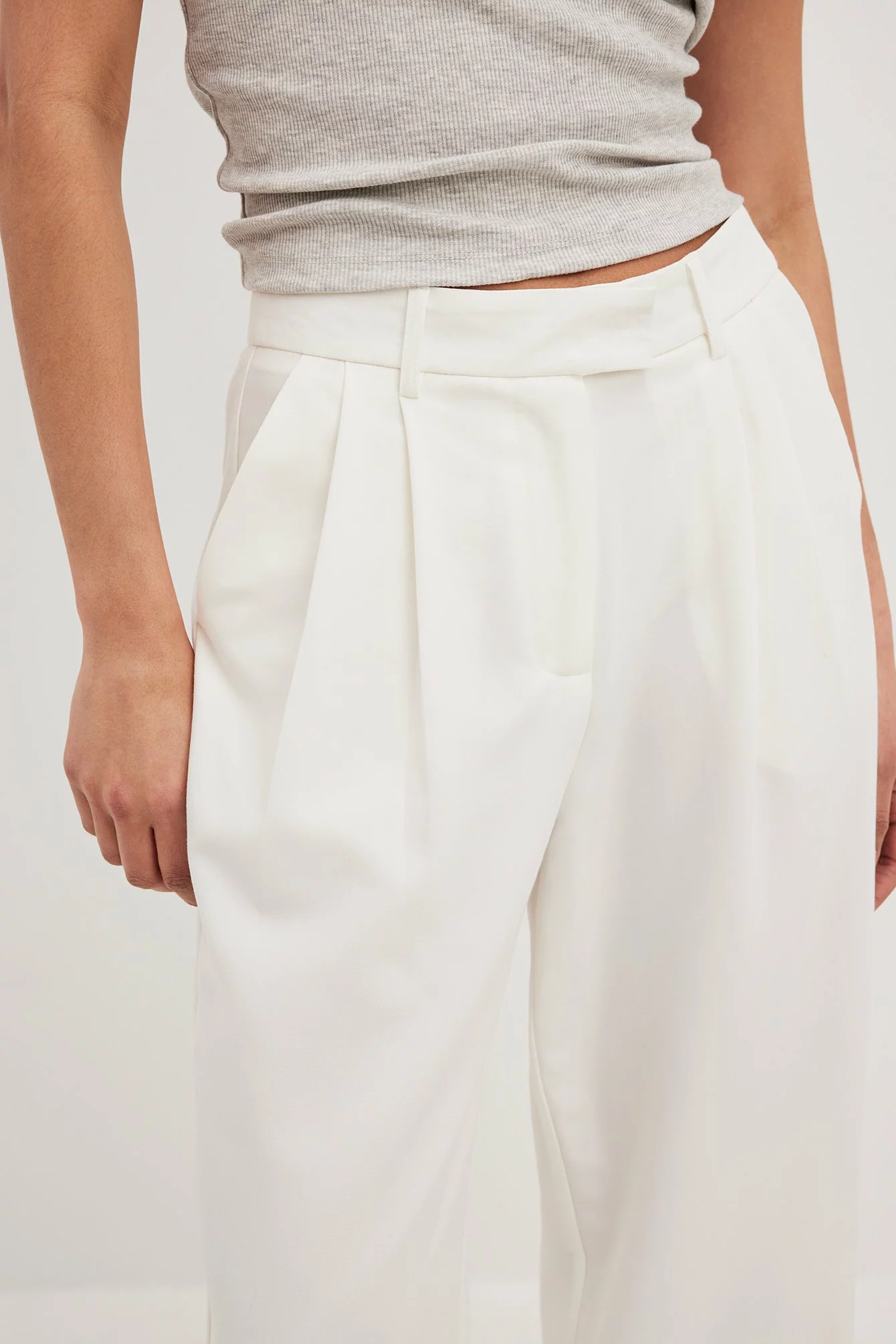 NA-KD Trend High Waist Pleated Wide Leg Pants - Image 5