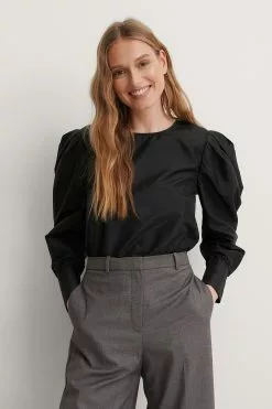 NA-KD Party Long Cuff Round Neck Blouse