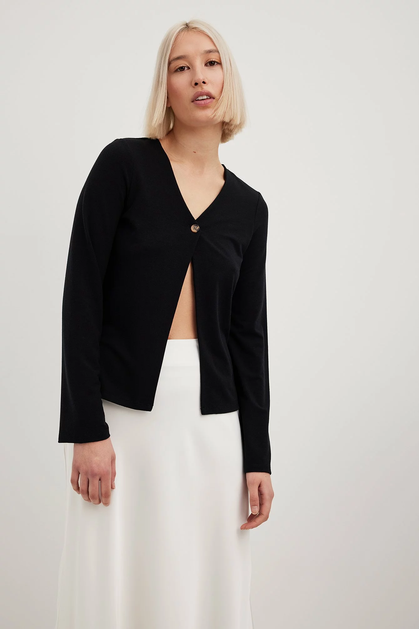 NA-KD Trend Long Sleeve Buttoned Top - Image 3