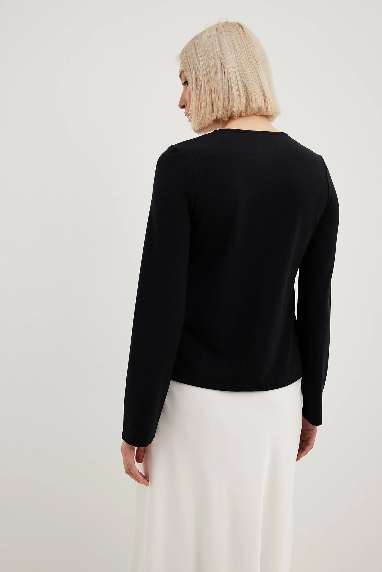 NA-KD Trend Long Sleeve Buttoned Top - Image 2