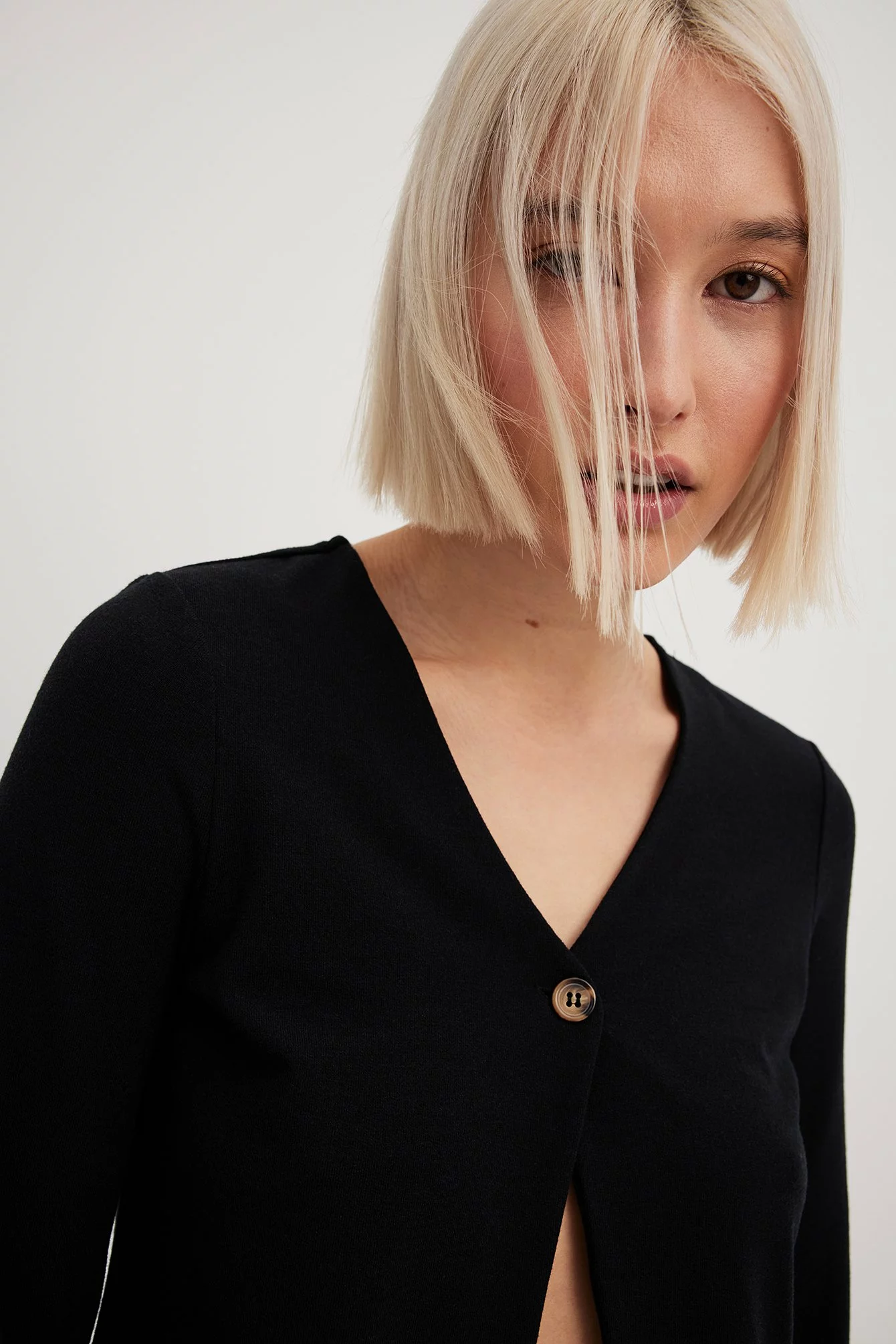 NA-KD Trend Long Sleeve Buttoned Top - Image 4