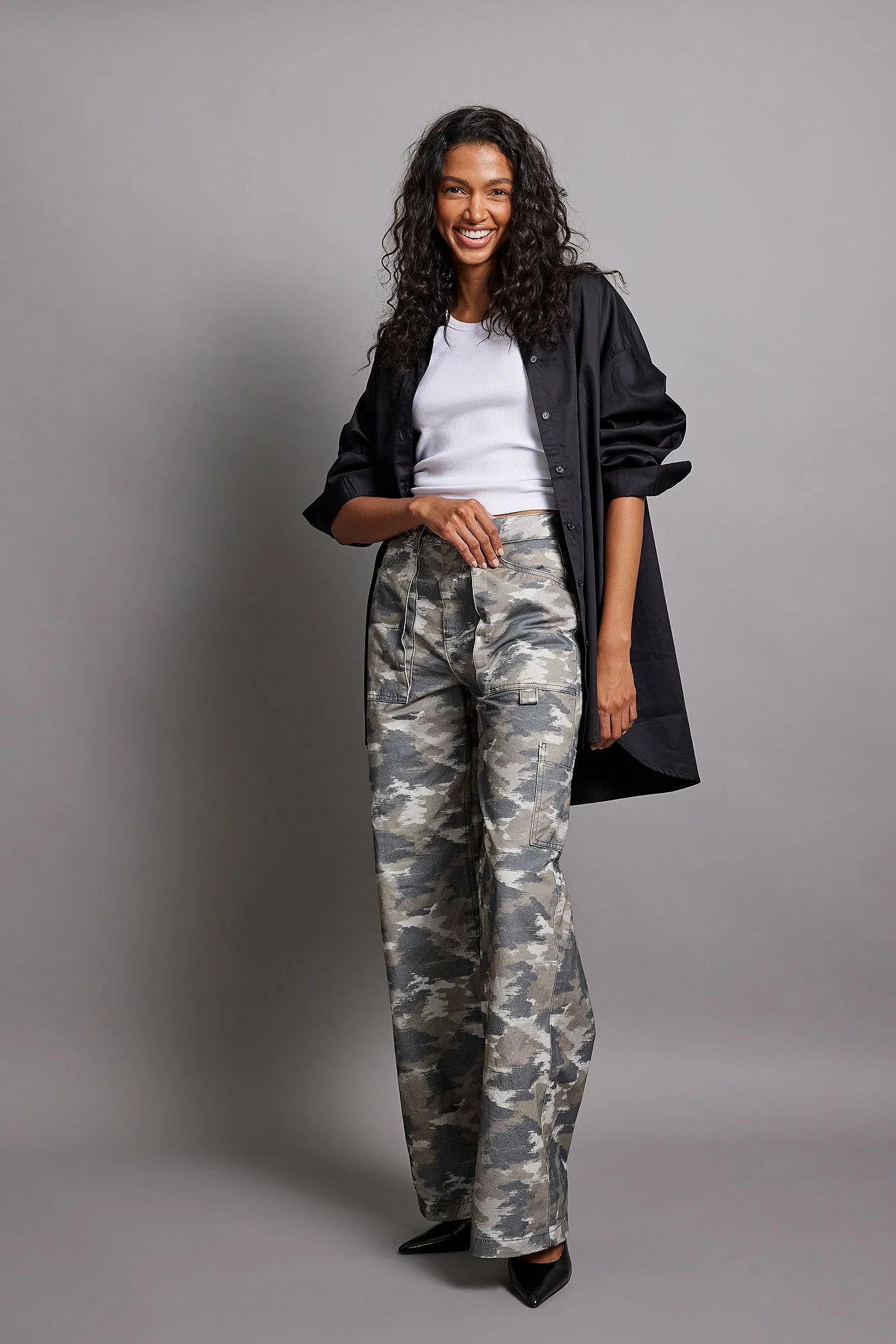 NA-KD Mid Waist Cargo Pocket Pants - Image 10