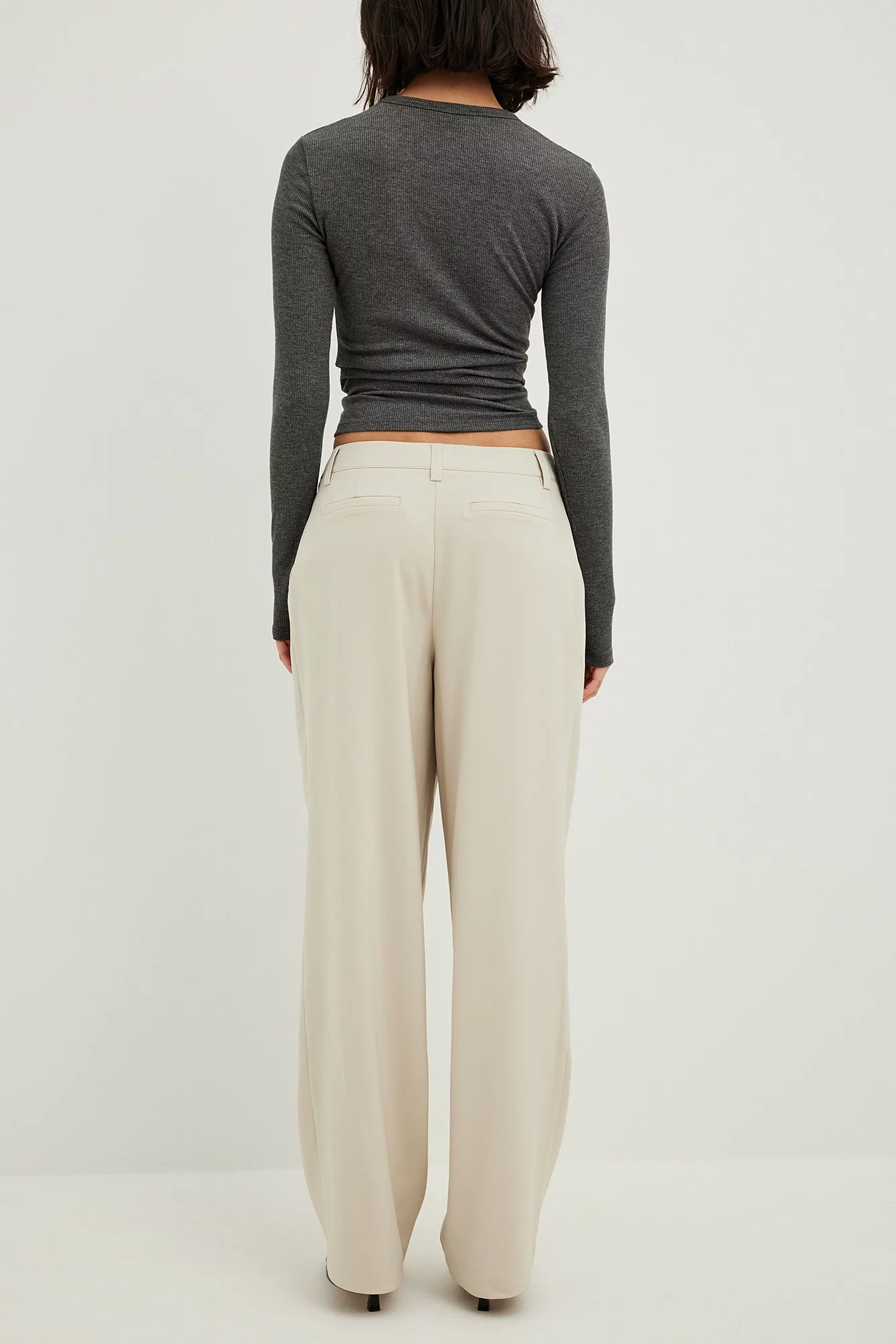 NA-KD Trend Low Waist Pleated Suit Pants - Image 3
