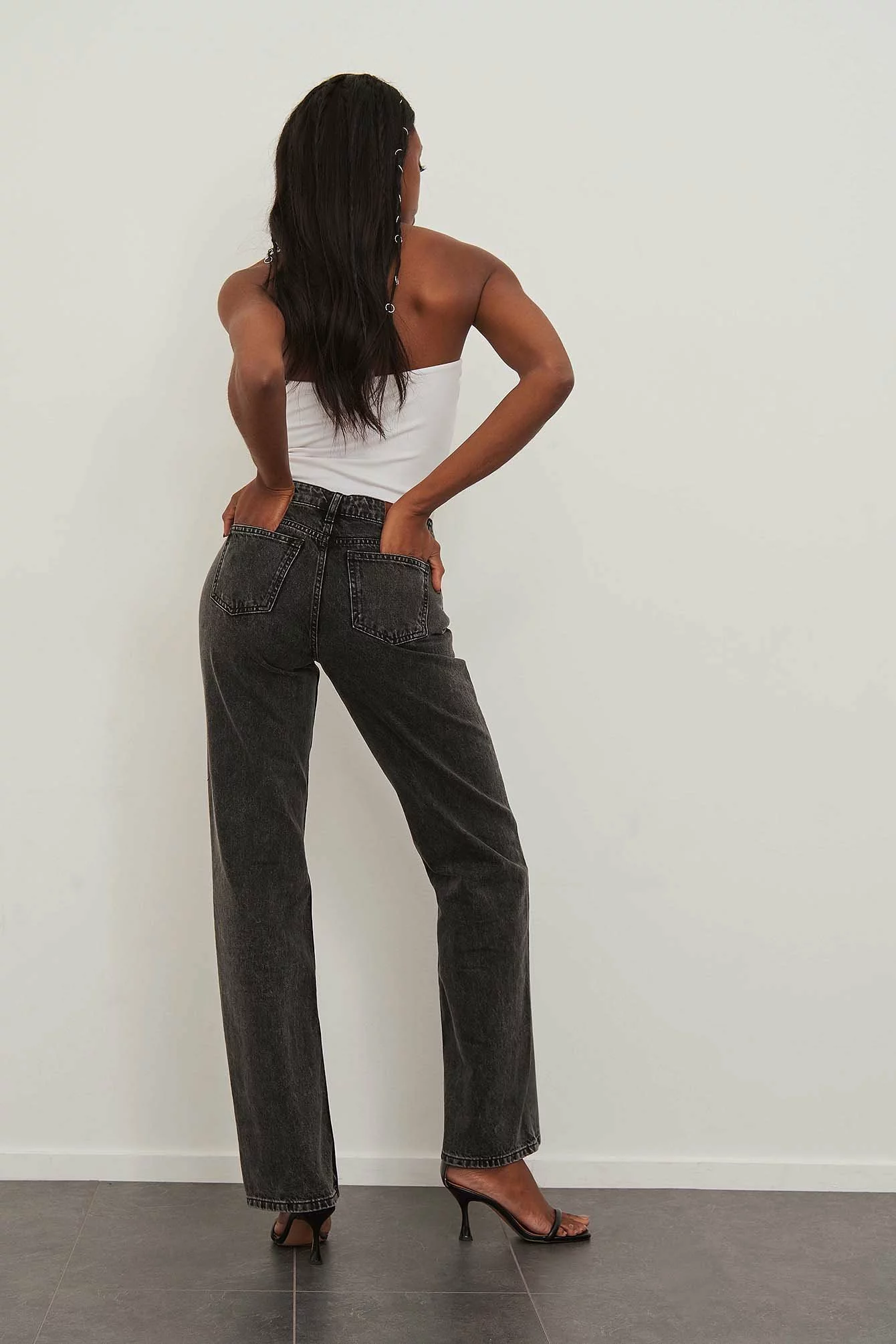 NA-KD Trend Low Waist Slim Leg Denim - Image 2