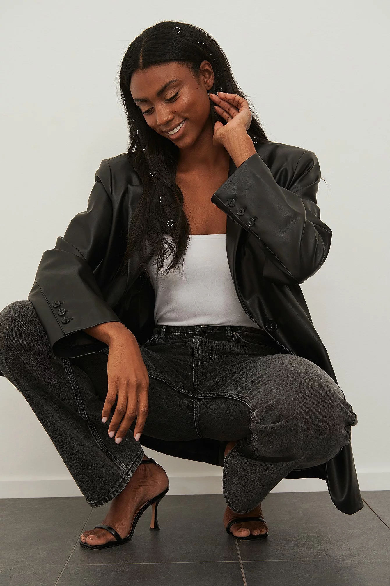 NA-KD Trend Low Waist Slim Leg Denim - Image 3