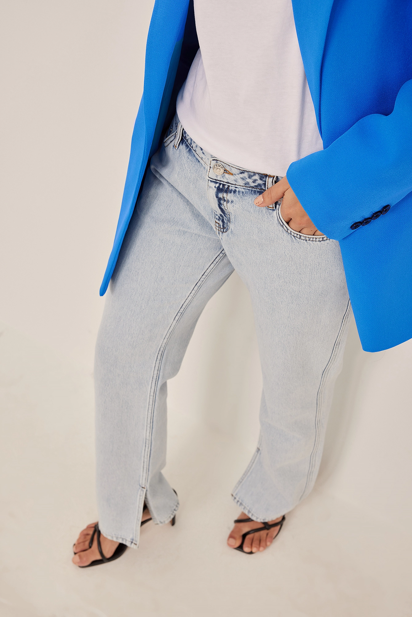 NA-KD Trend Low Waist Straight Side Slit Denim - Image 3