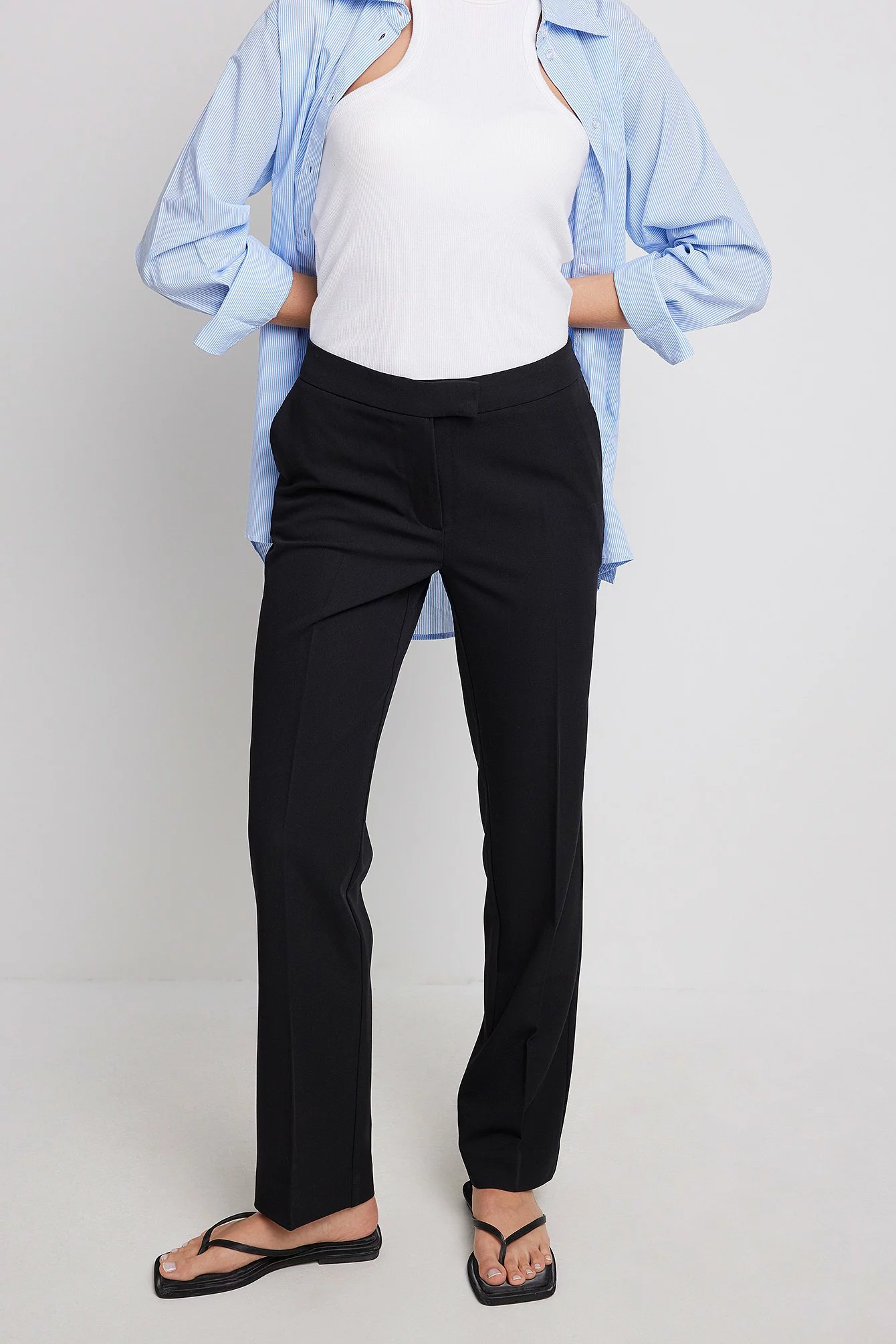 NA-KD Trend Low Waist Suit Pants - Image 4